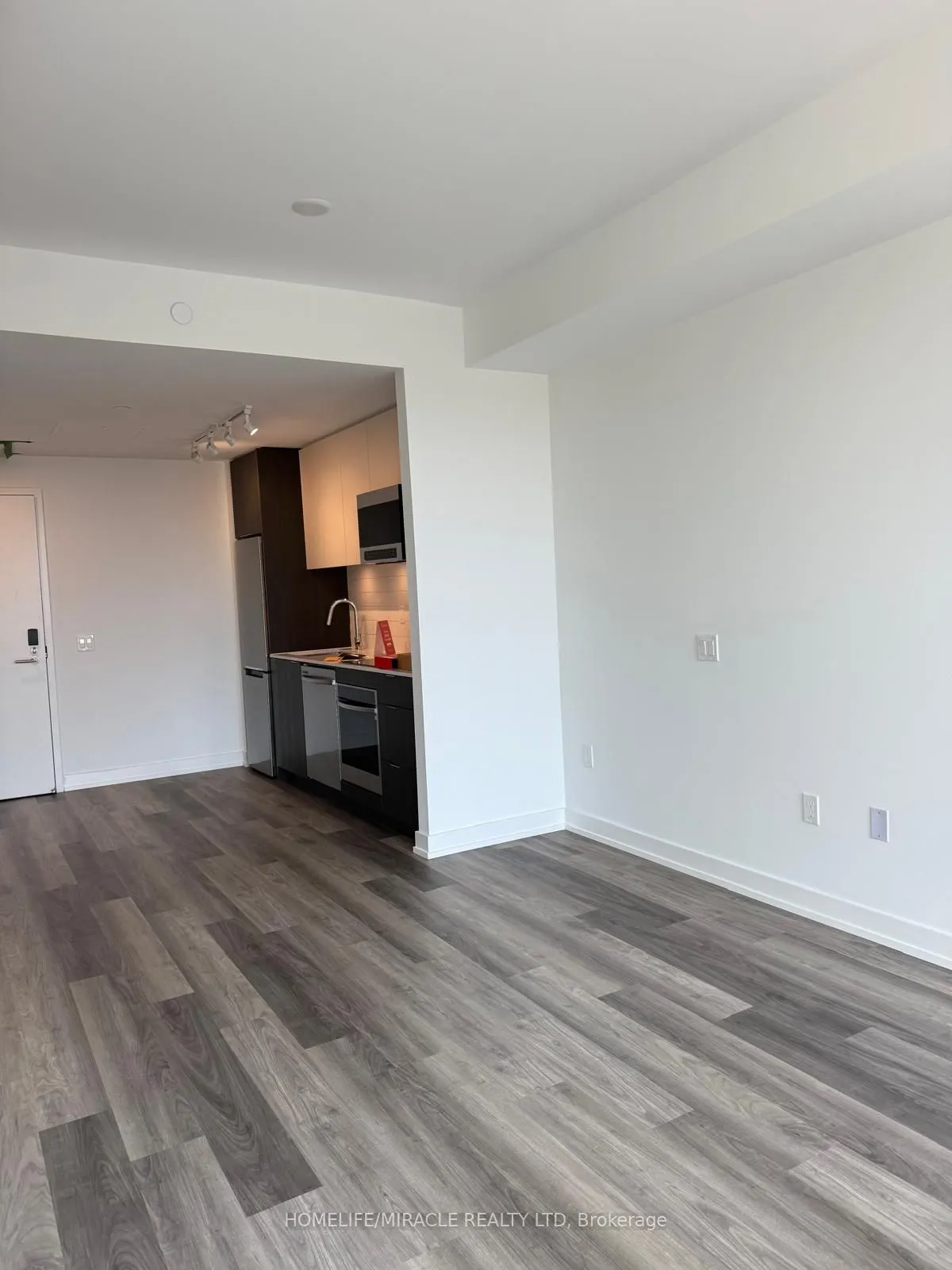 6 Chartwell Road S, #209