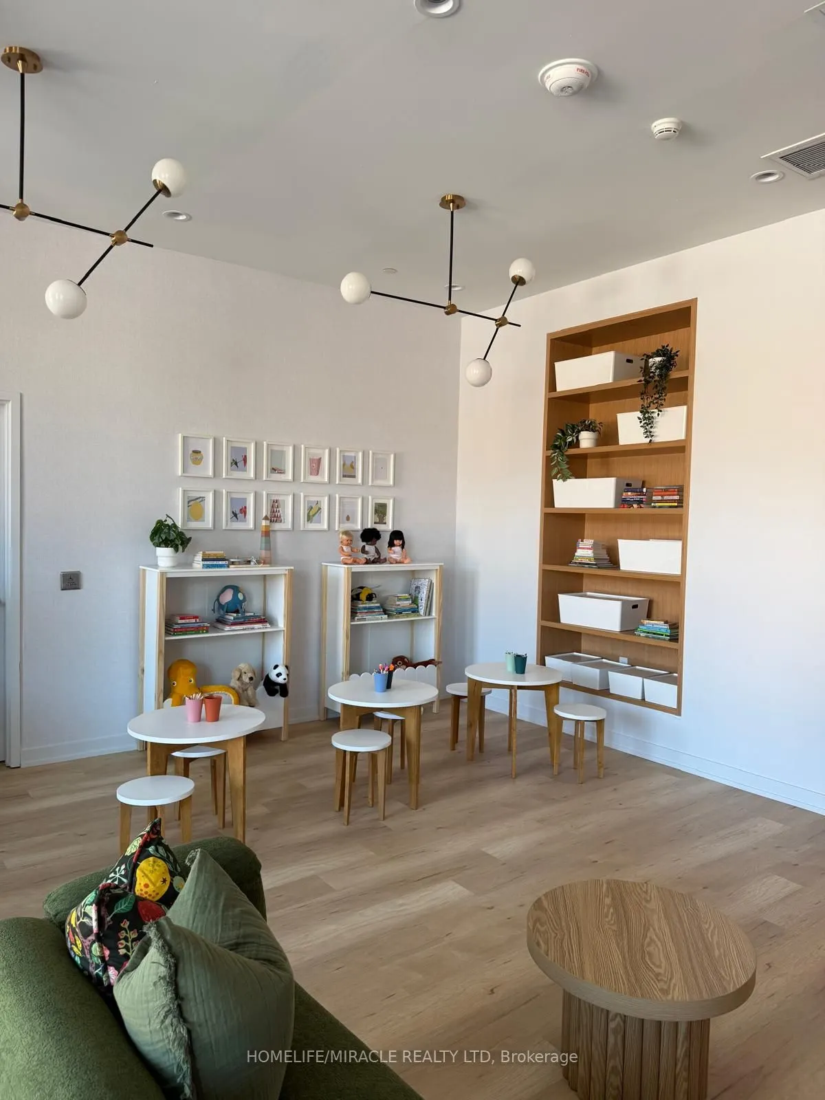 6 Chartwell Road S, #209
