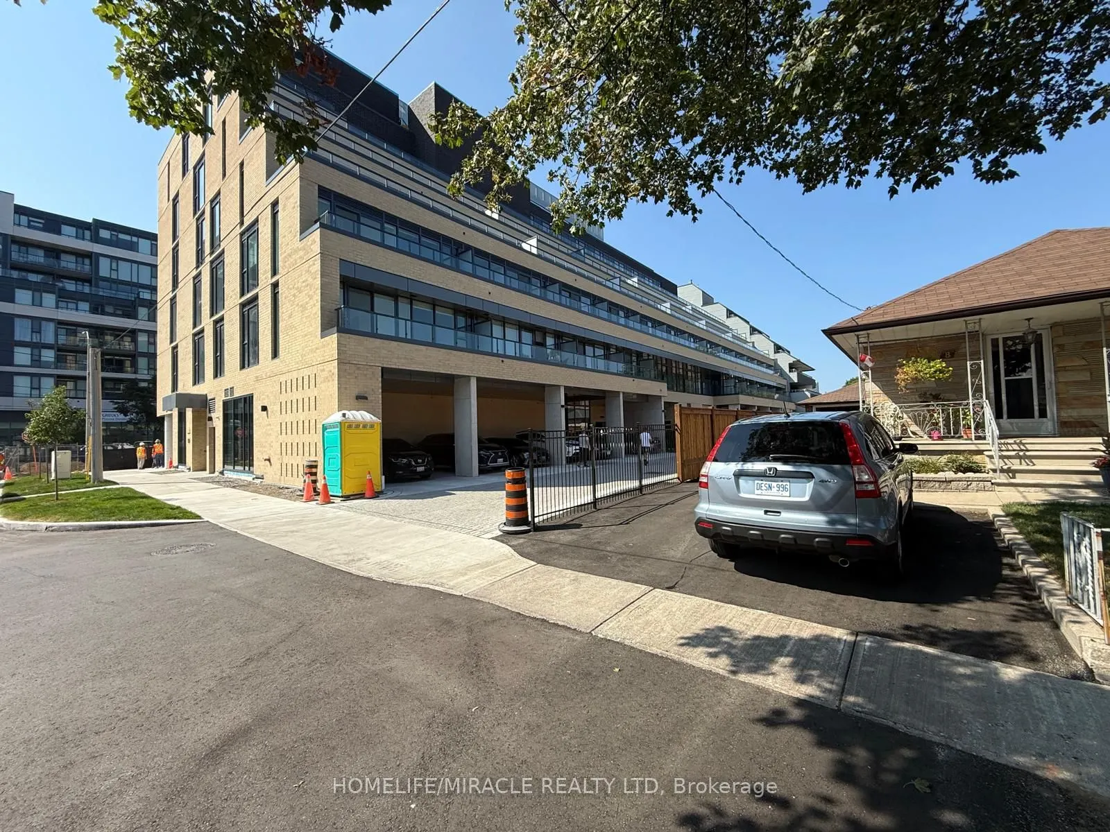 6 Chartwell Road S, #209