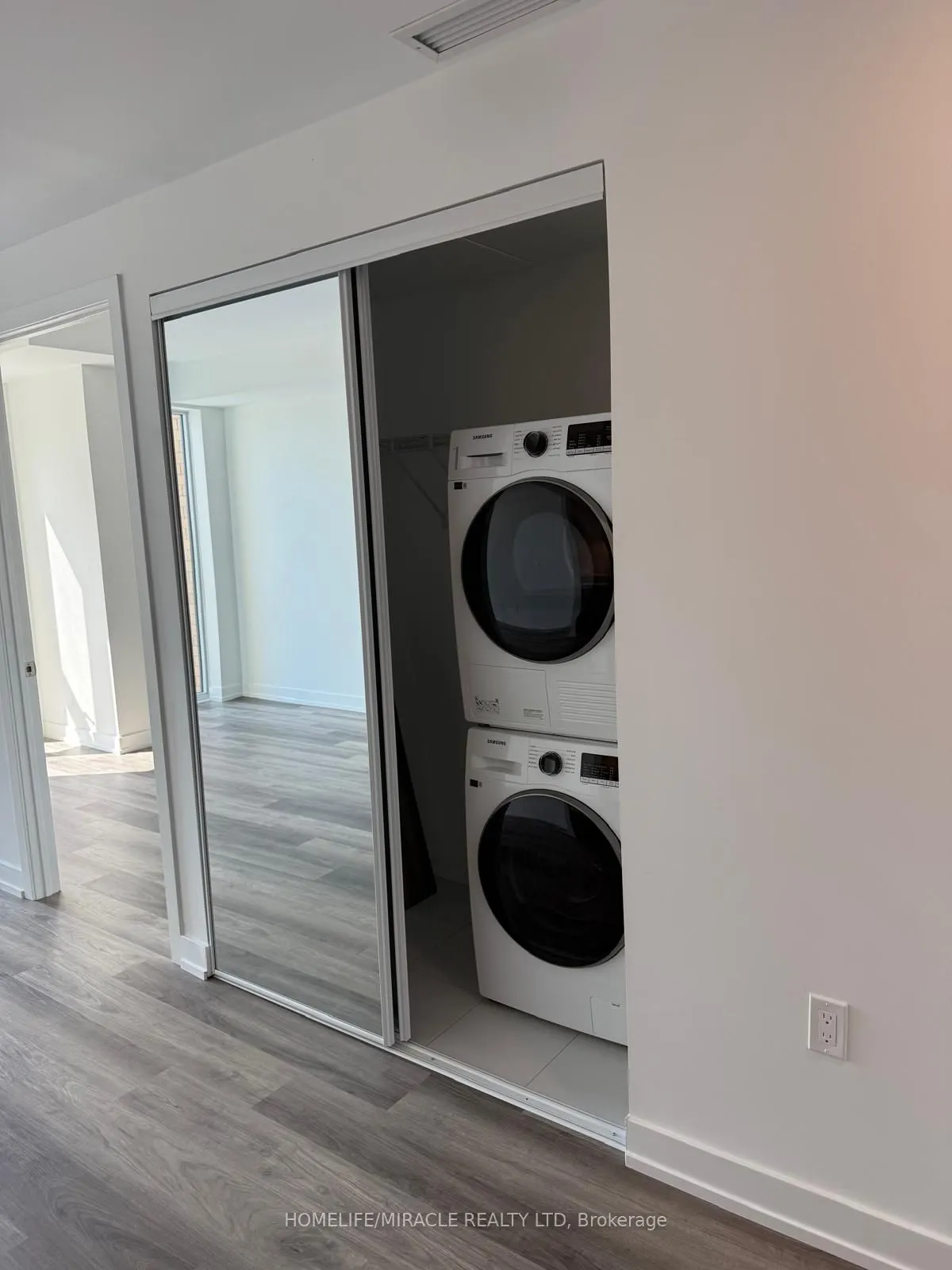 6 Chartwell Road S, #209