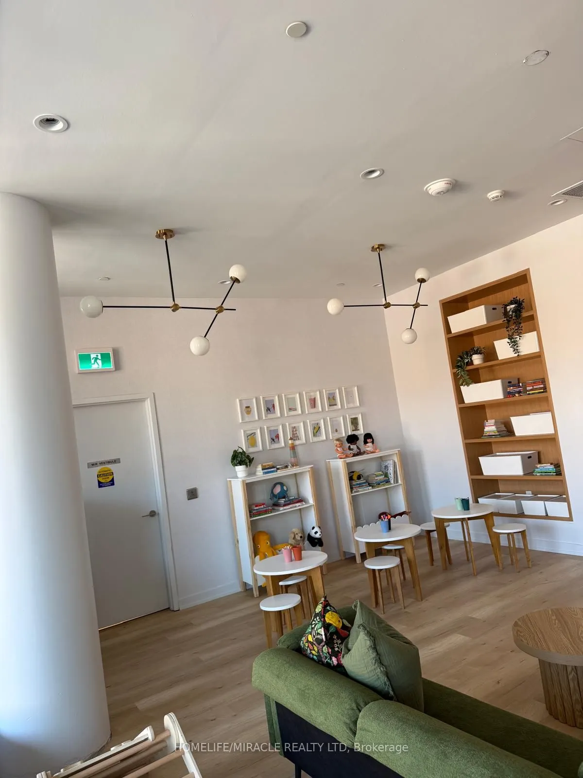 6 Chartwell Road S, #209