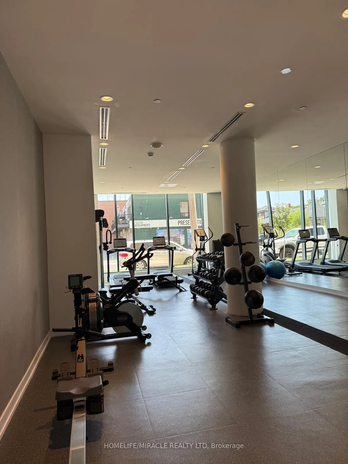 6 Chartwell Road S, #209