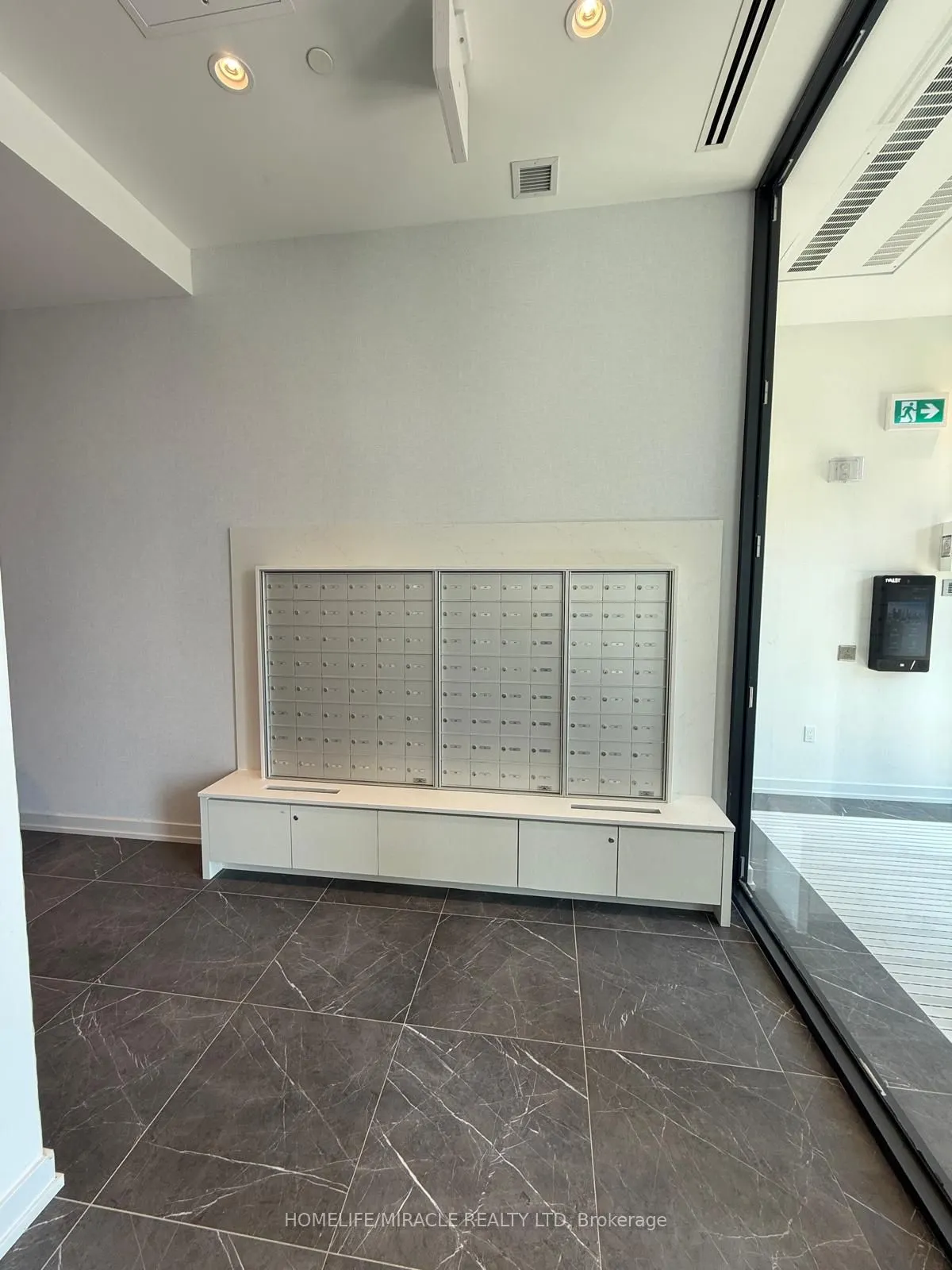 6 Chartwell Road S, #209