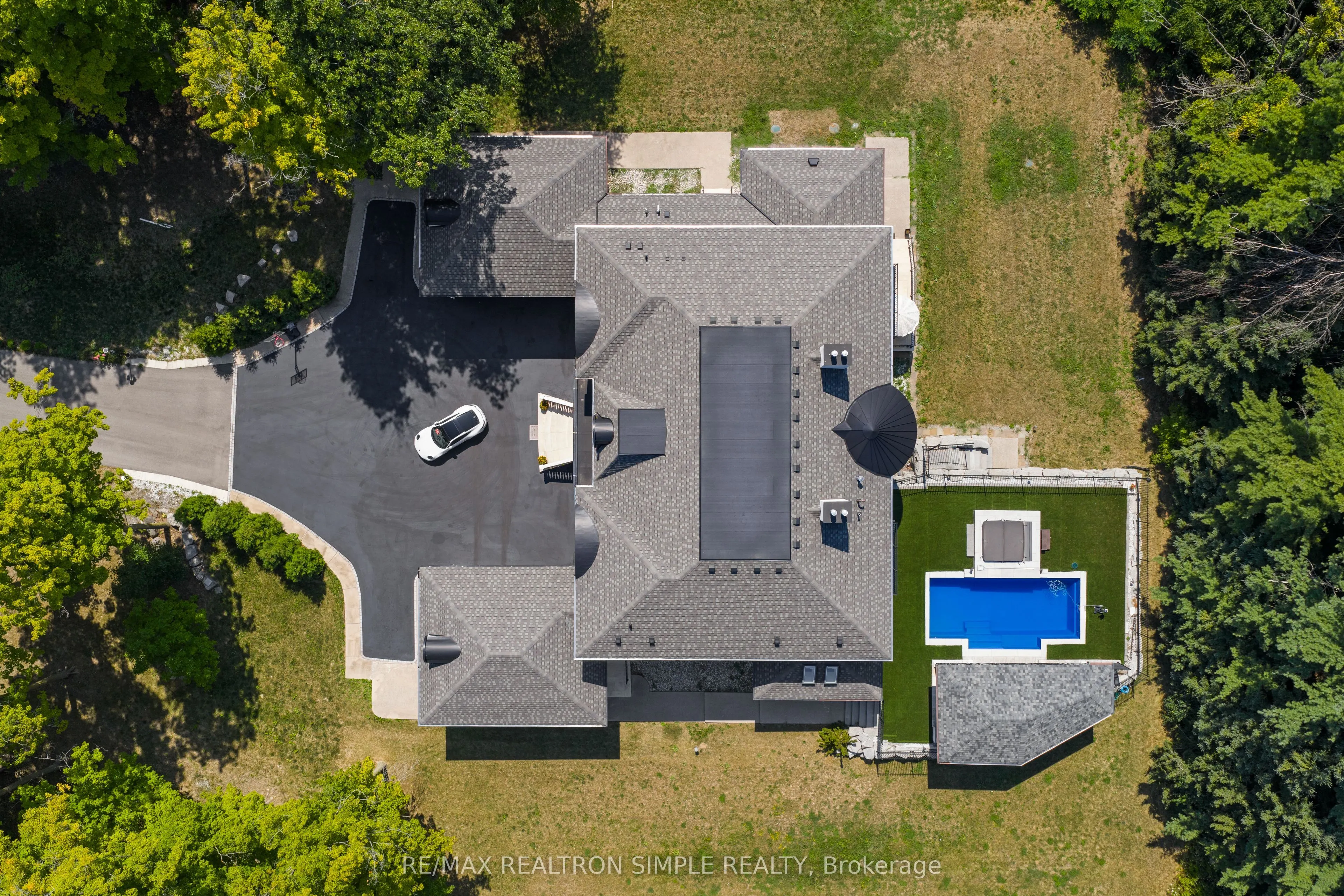 2637 Bluffs Way
