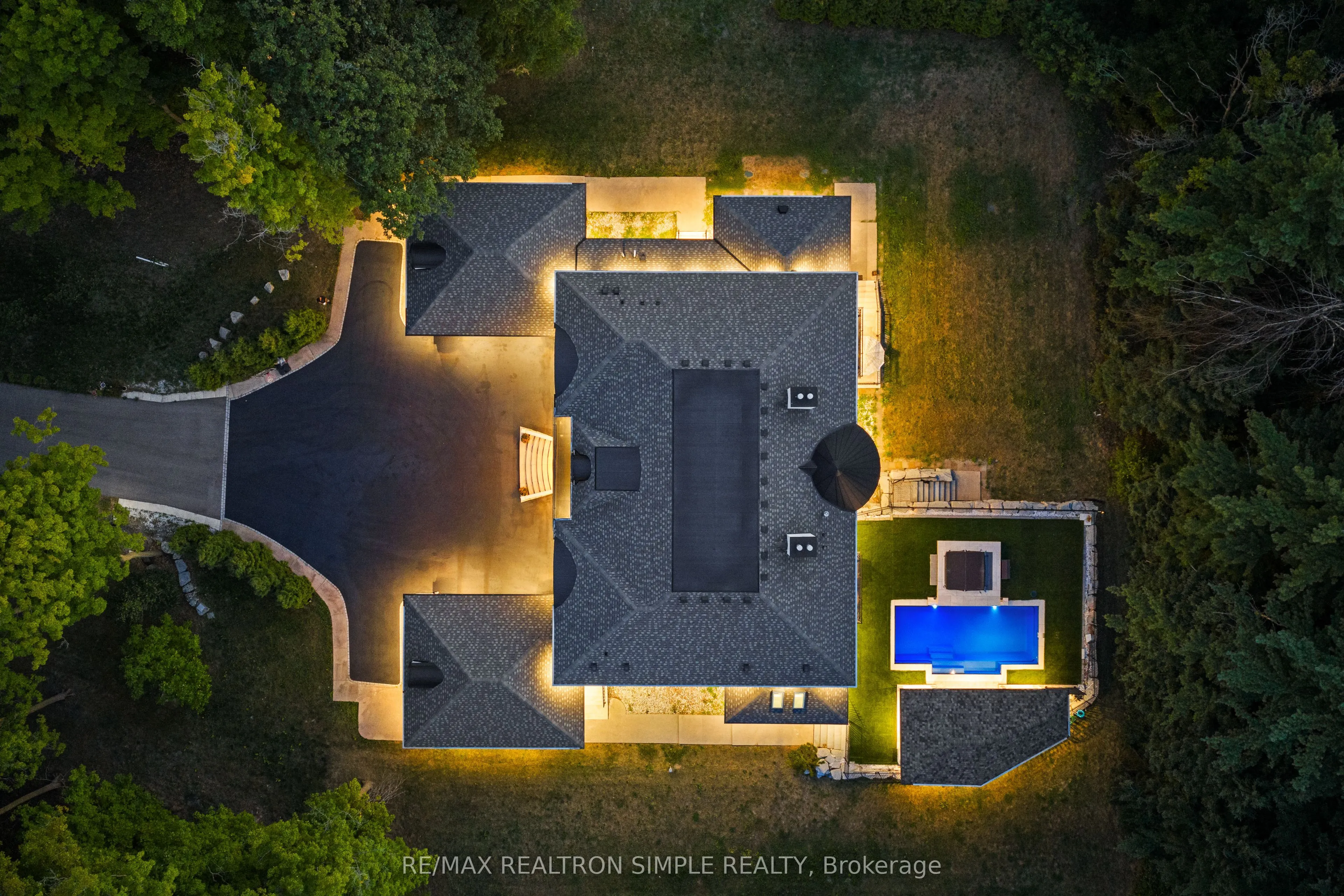 2637 Bluffs Way