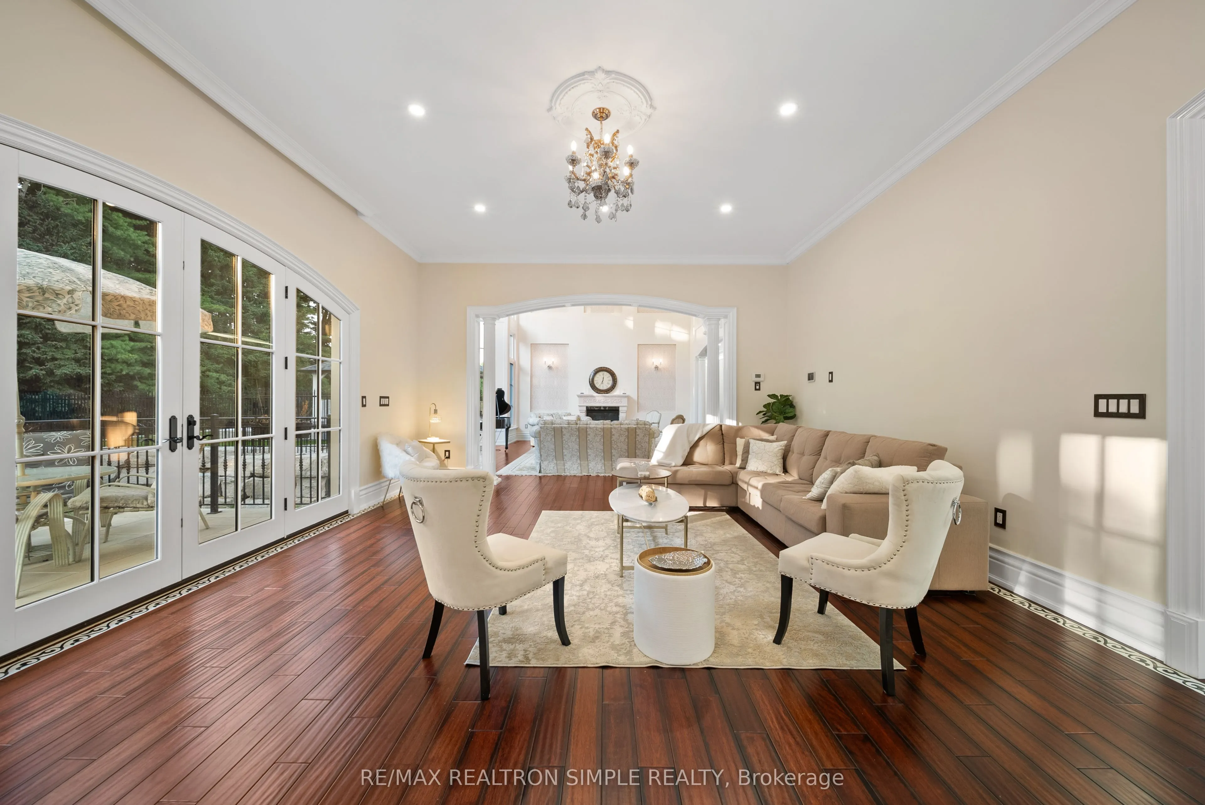 2637 Bluffs Way