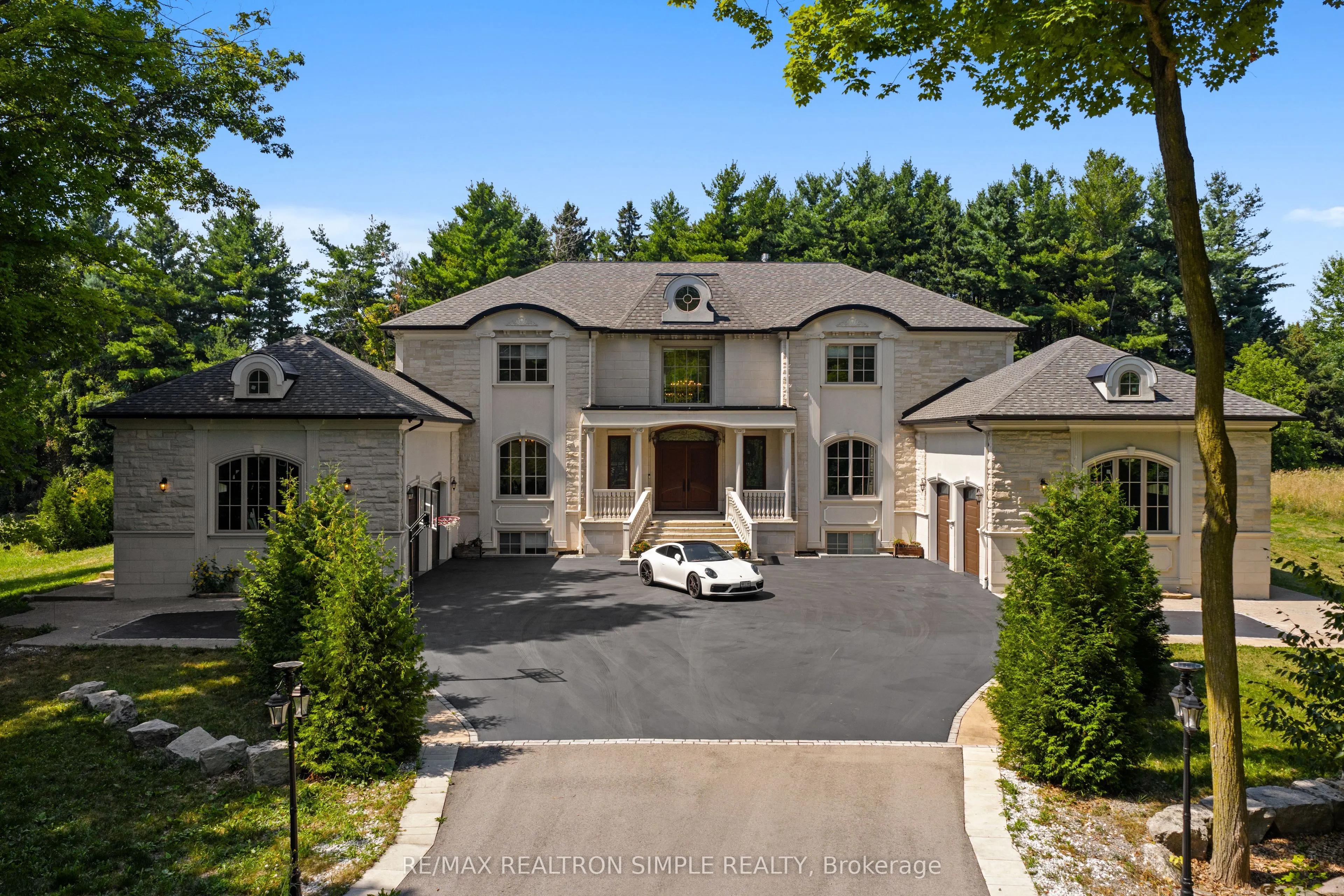 2637 Bluffs Way
