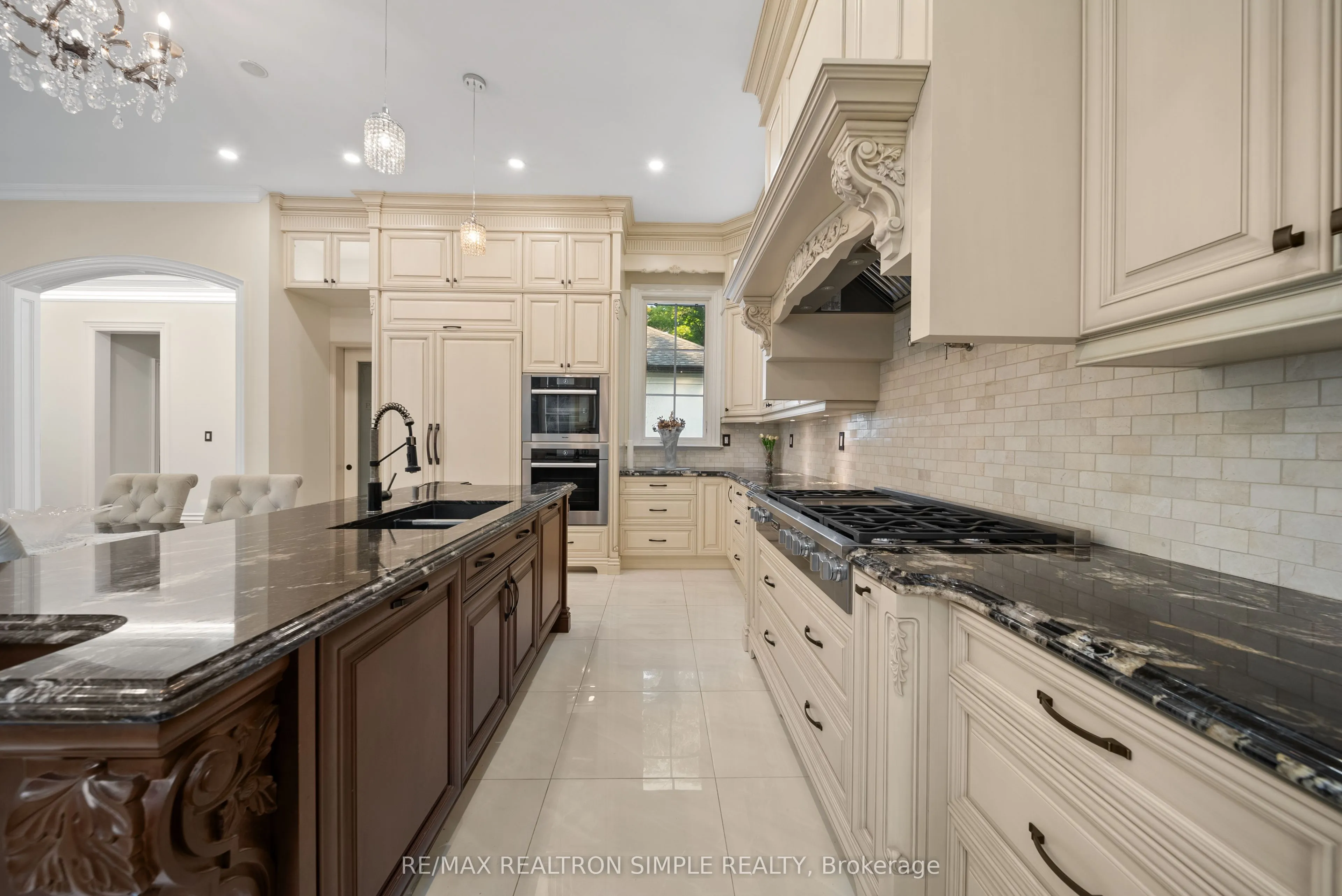 2637 Bluffs Way