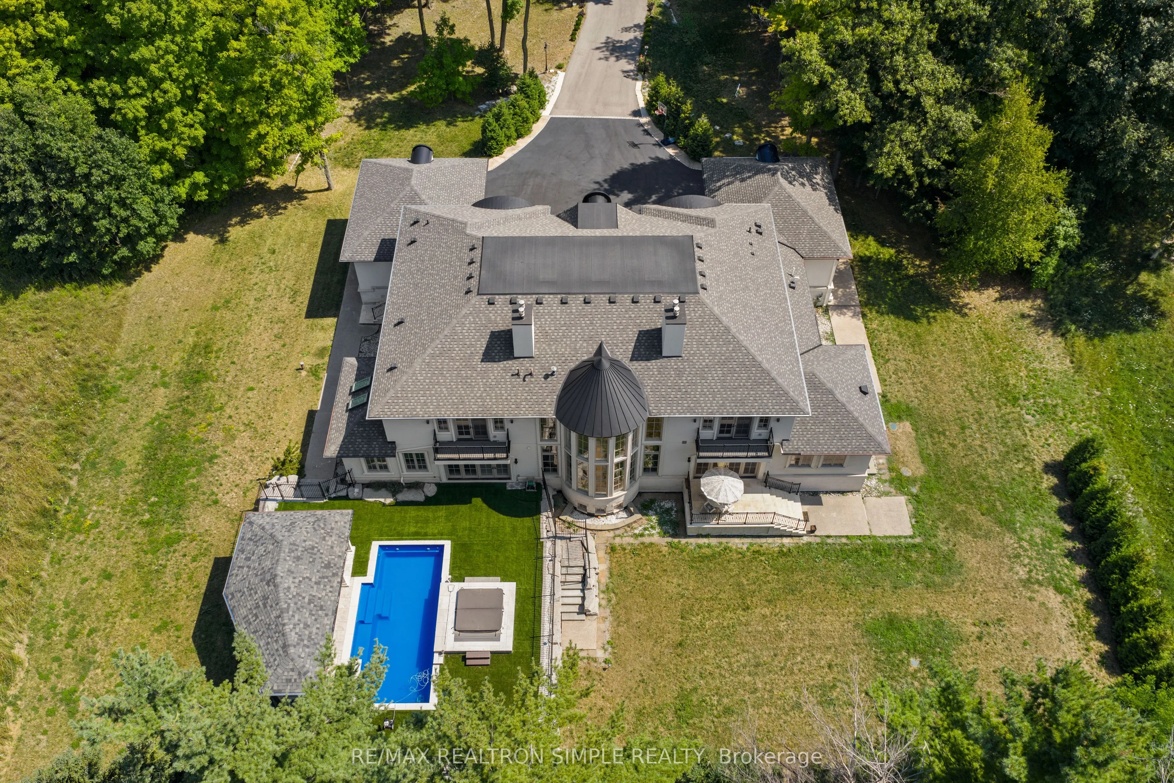2637 Bluffs Way