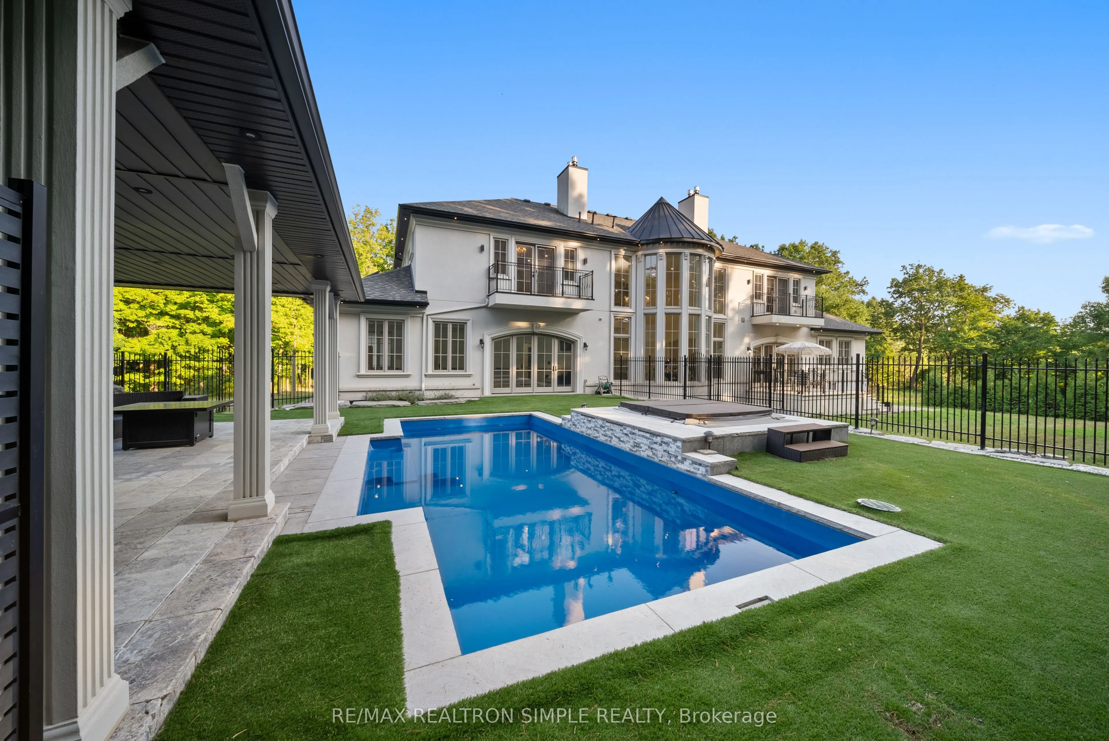 2637 Bluffs Way