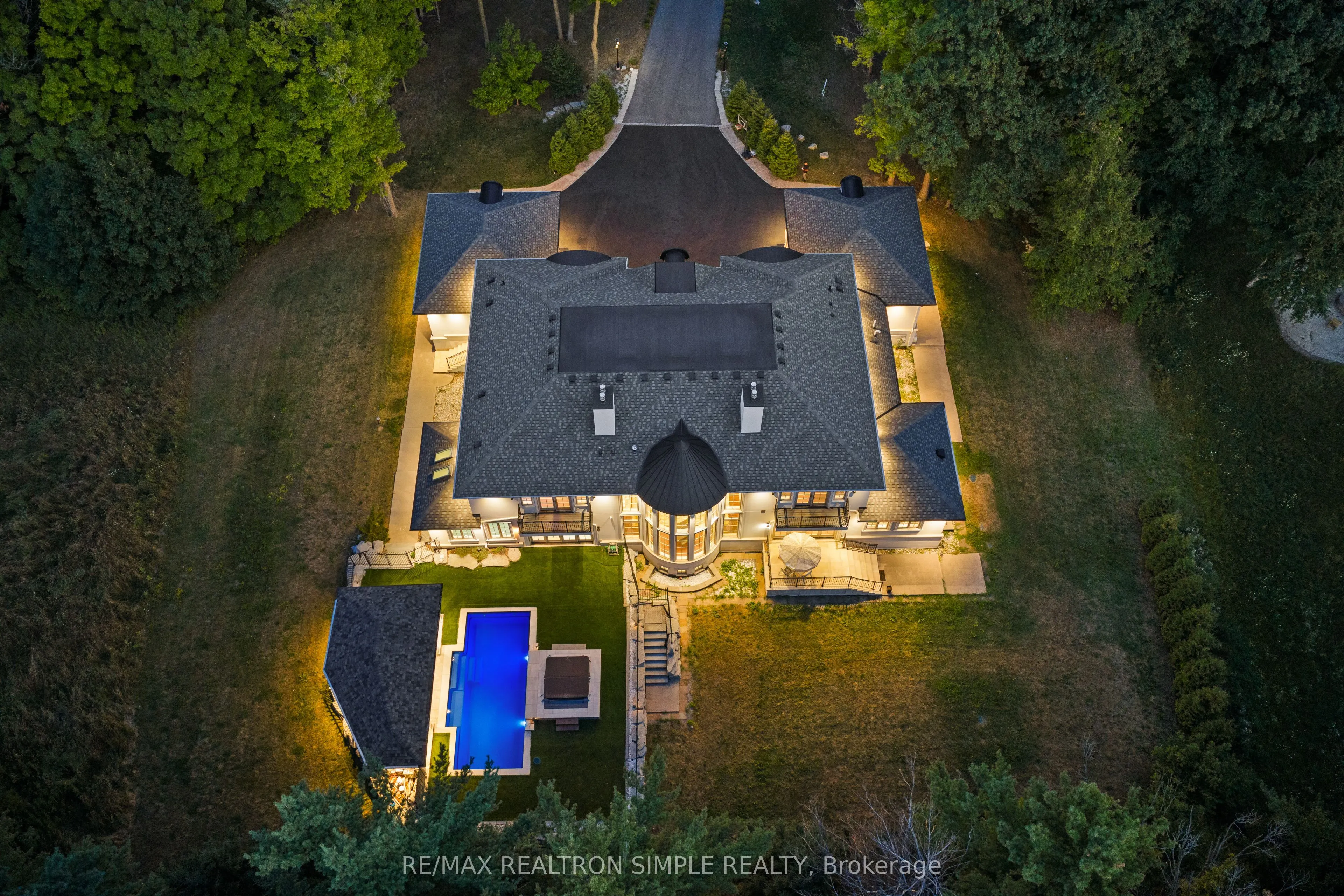 2637 Bluffs Way