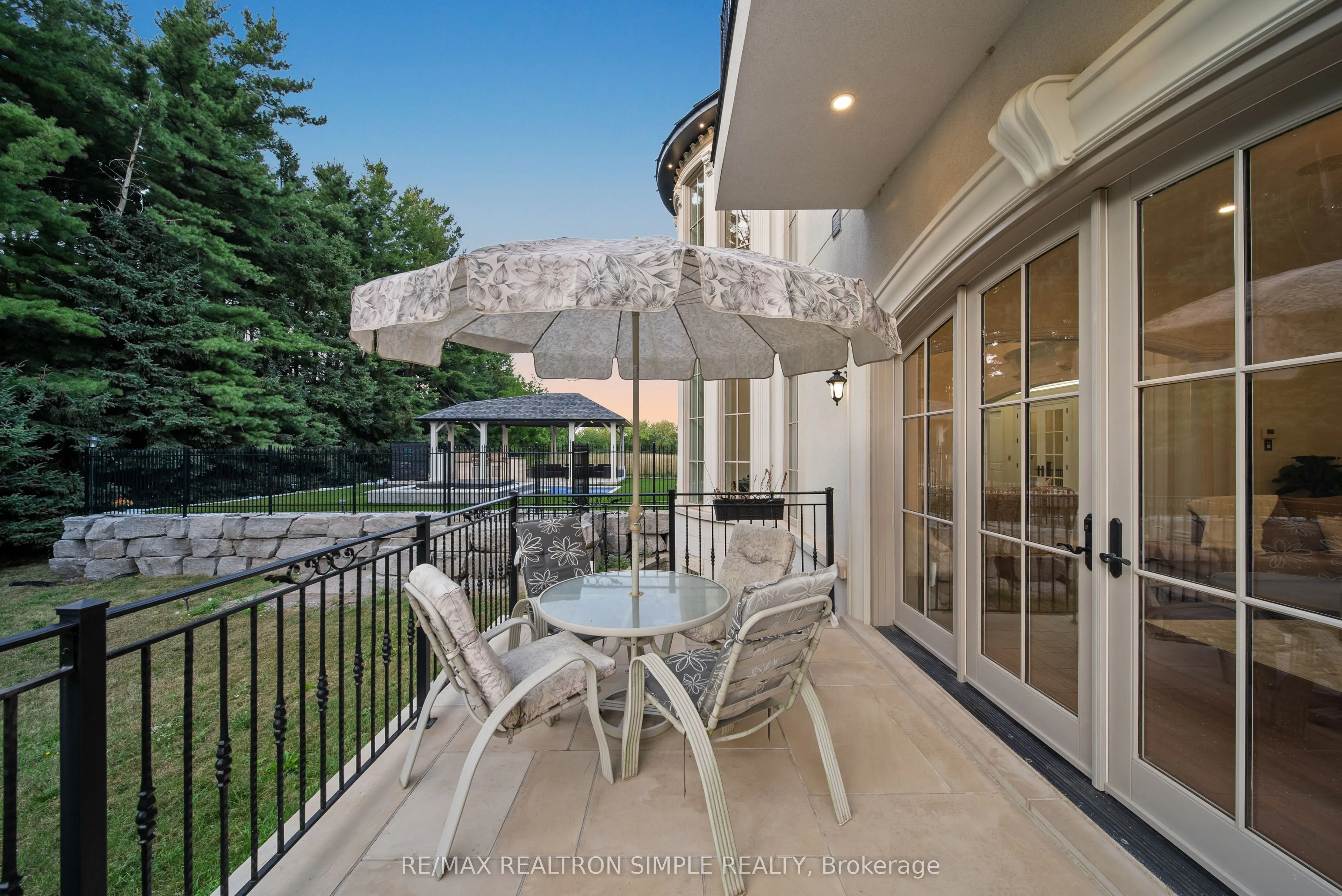 2637 Bluffs Way
