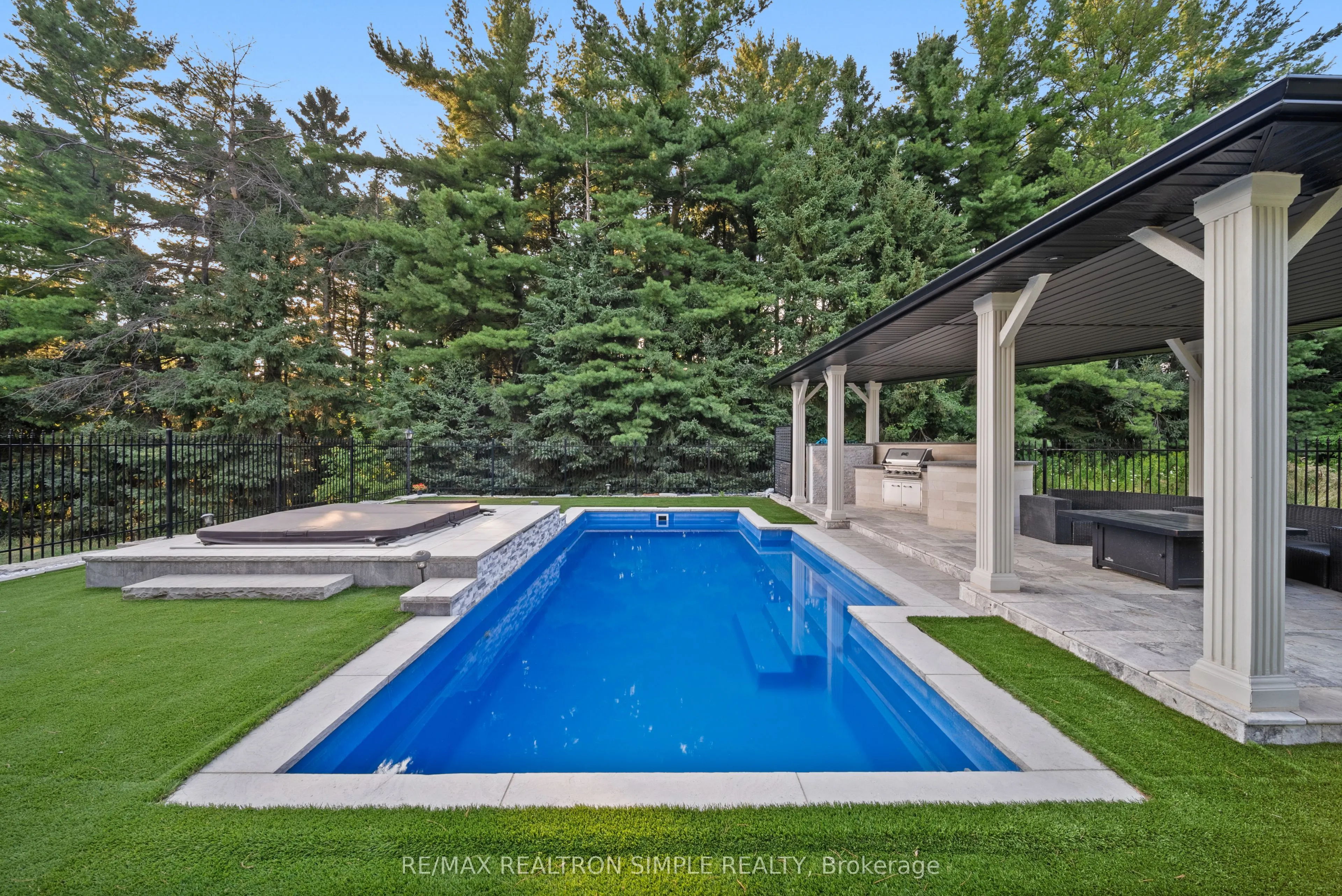 2637 Bluffs Way