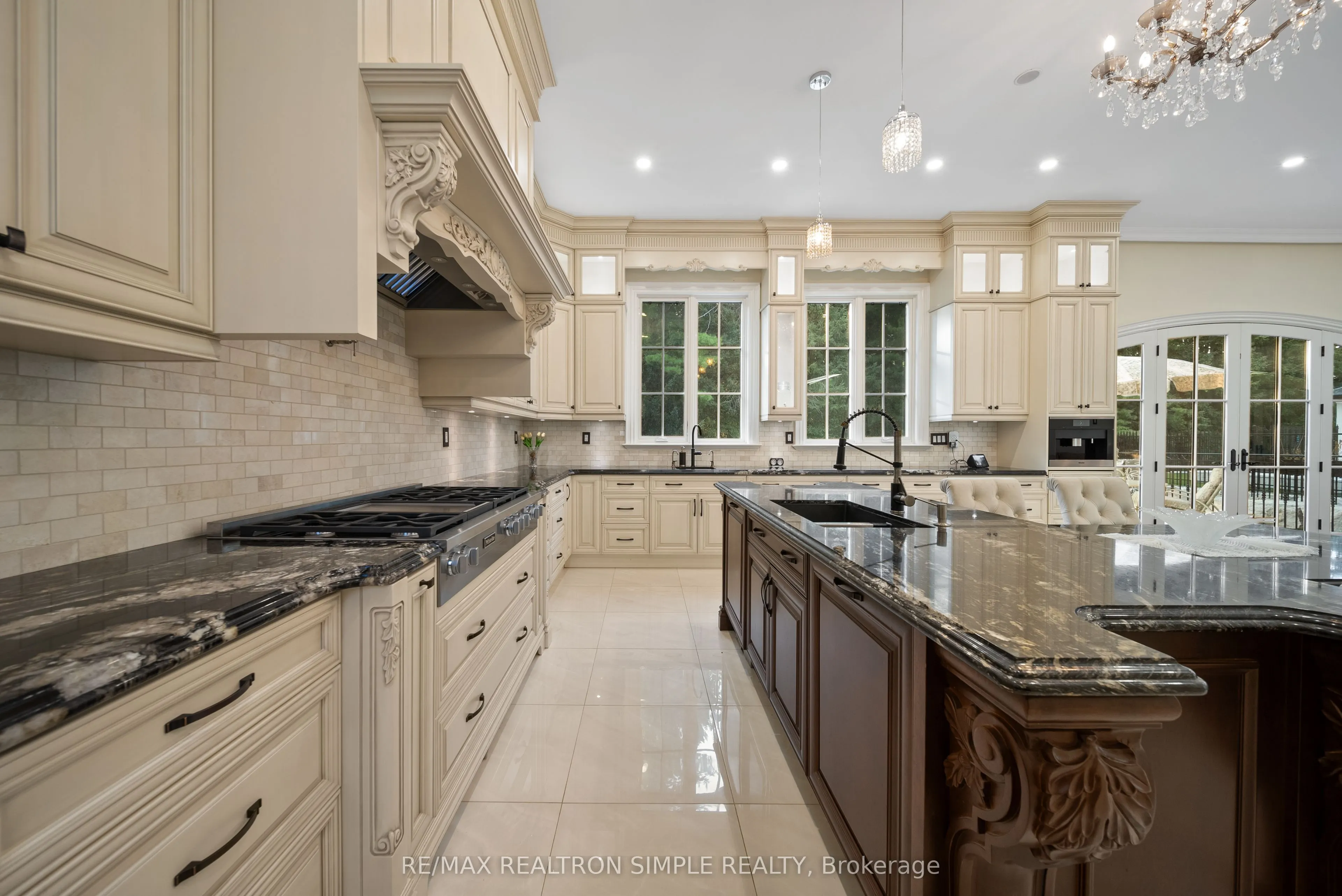 2637 Bluffs Way