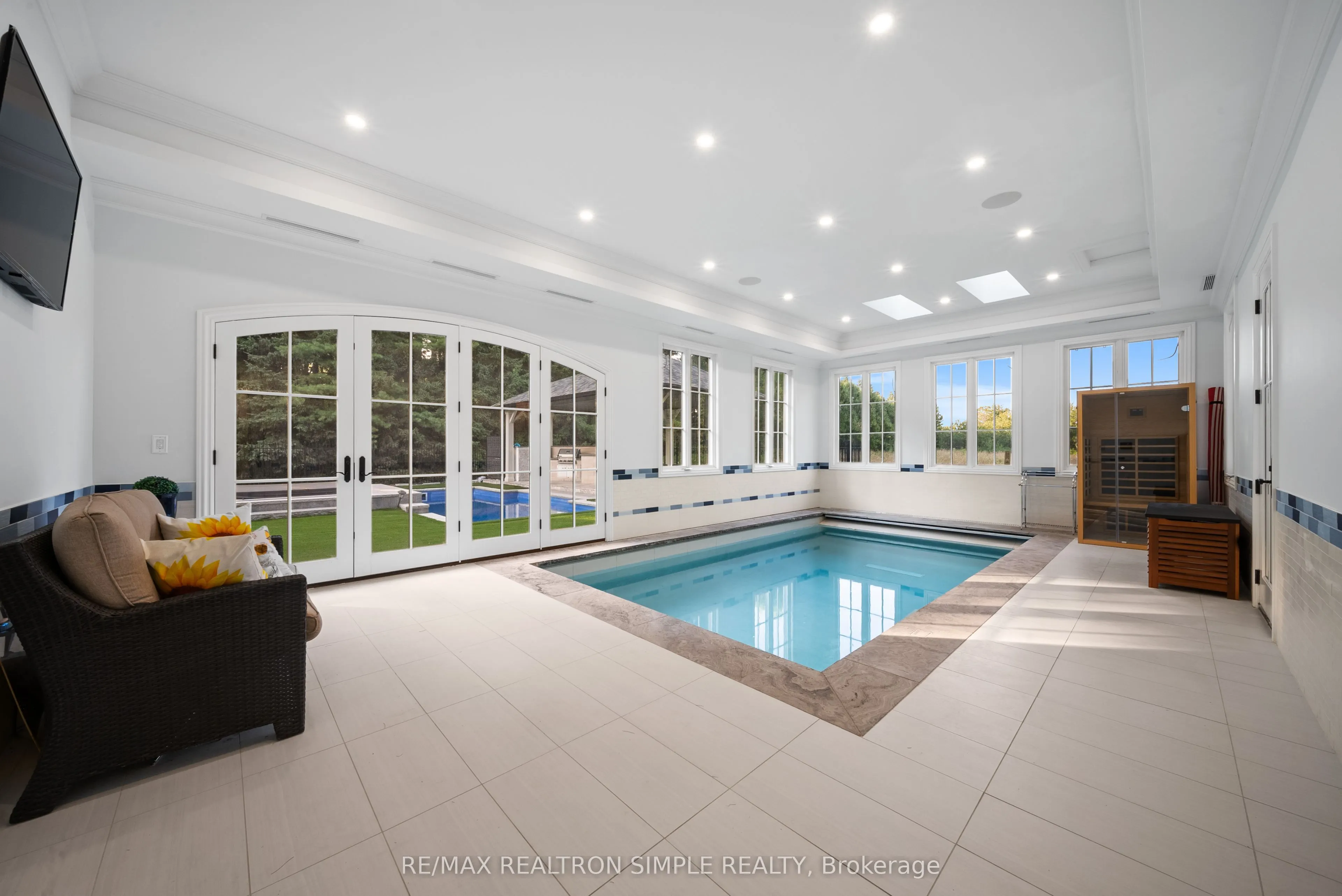 2637 Bluffs Way