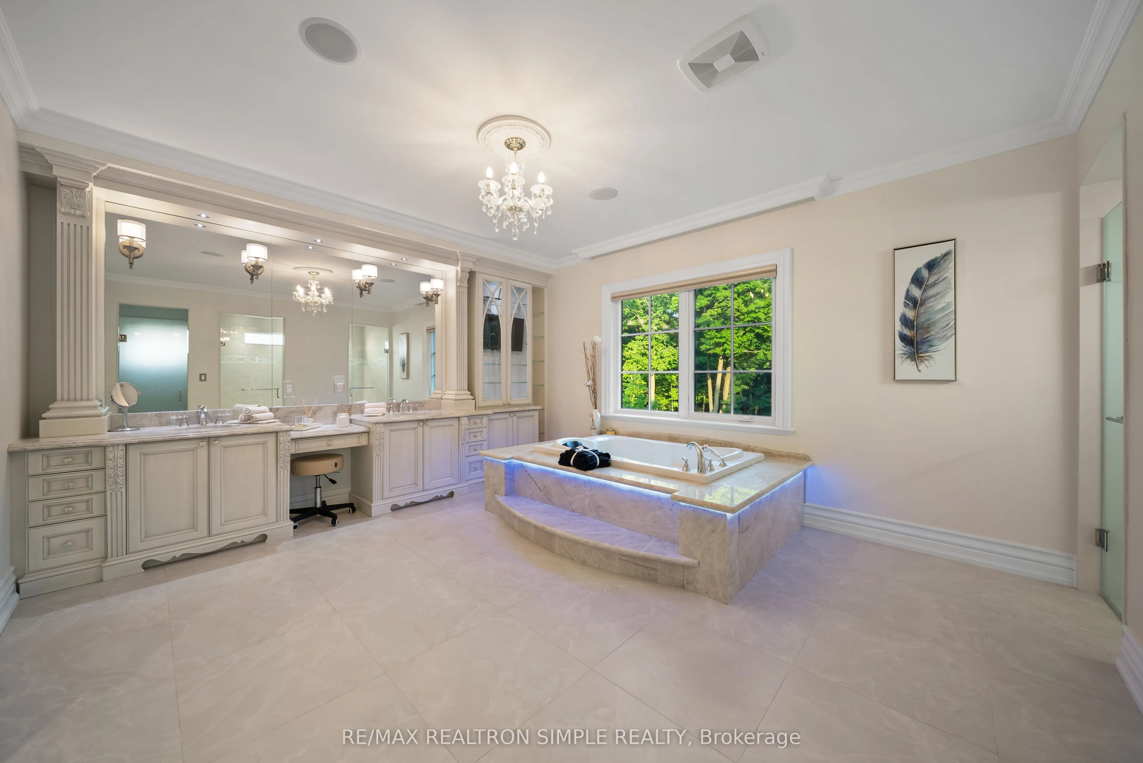 2637 Bluffs Way