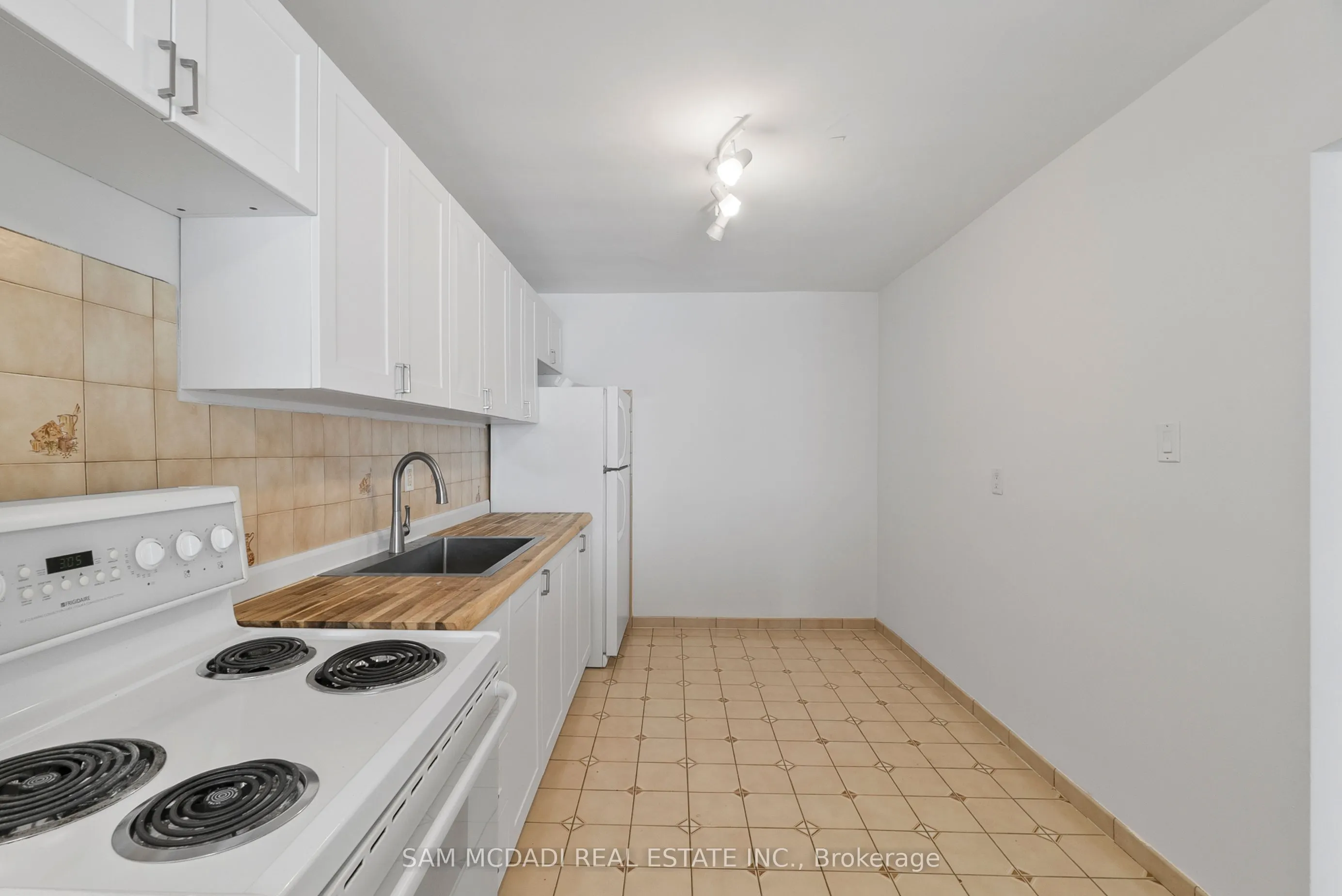 1026 burnhamthorpe Road E