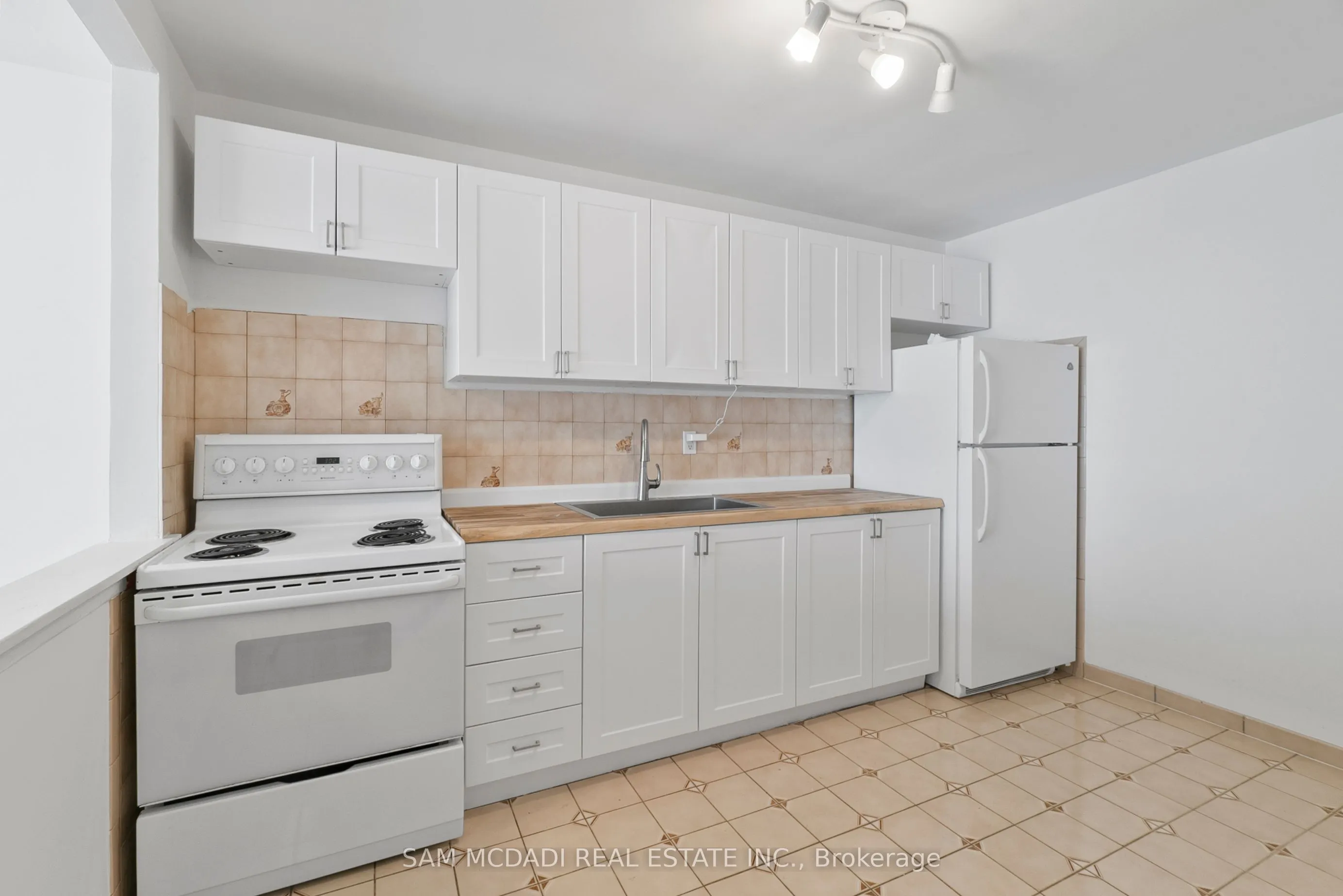 1026 burnhamthorpe Road E