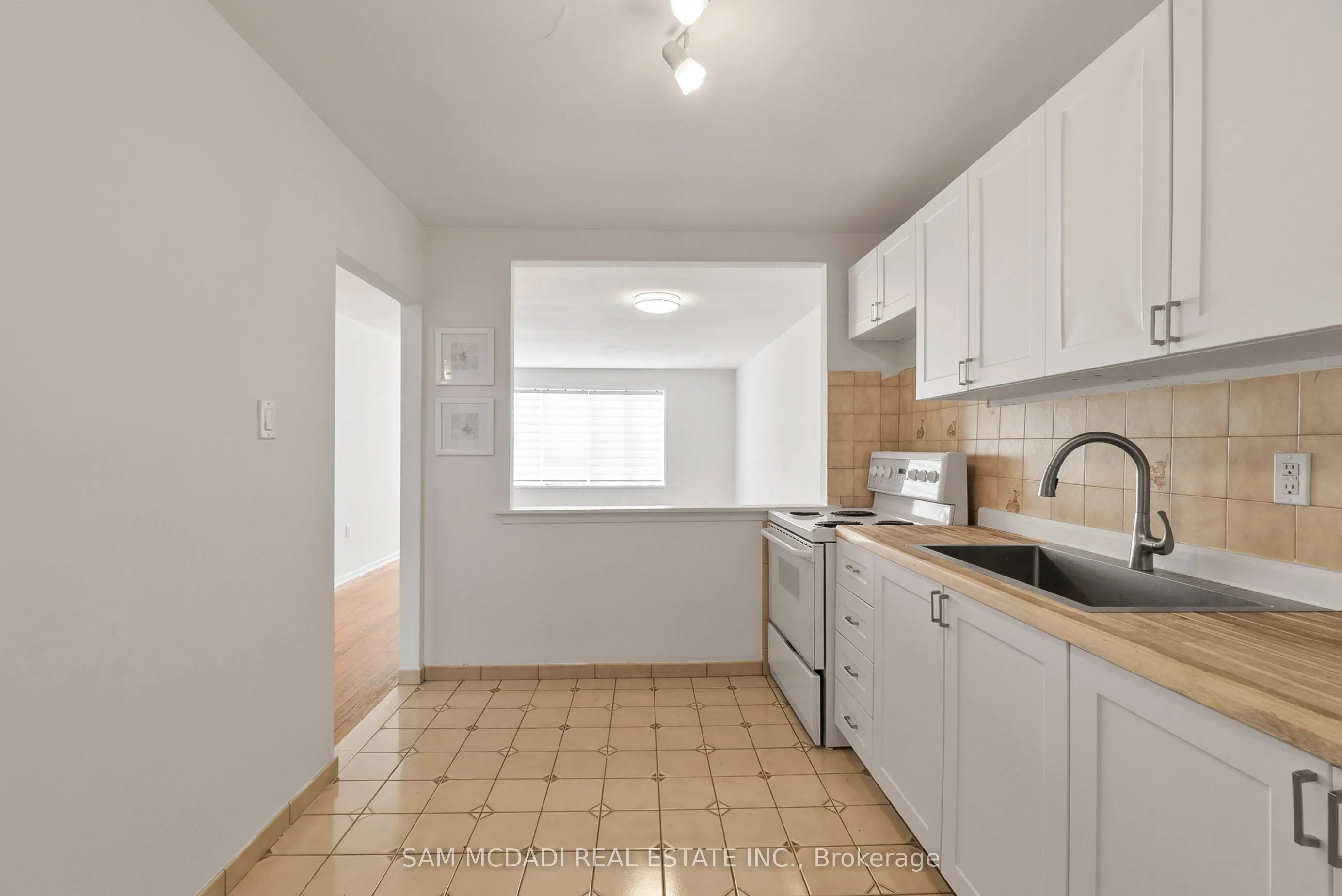 1026 burnhamthorpe Road E