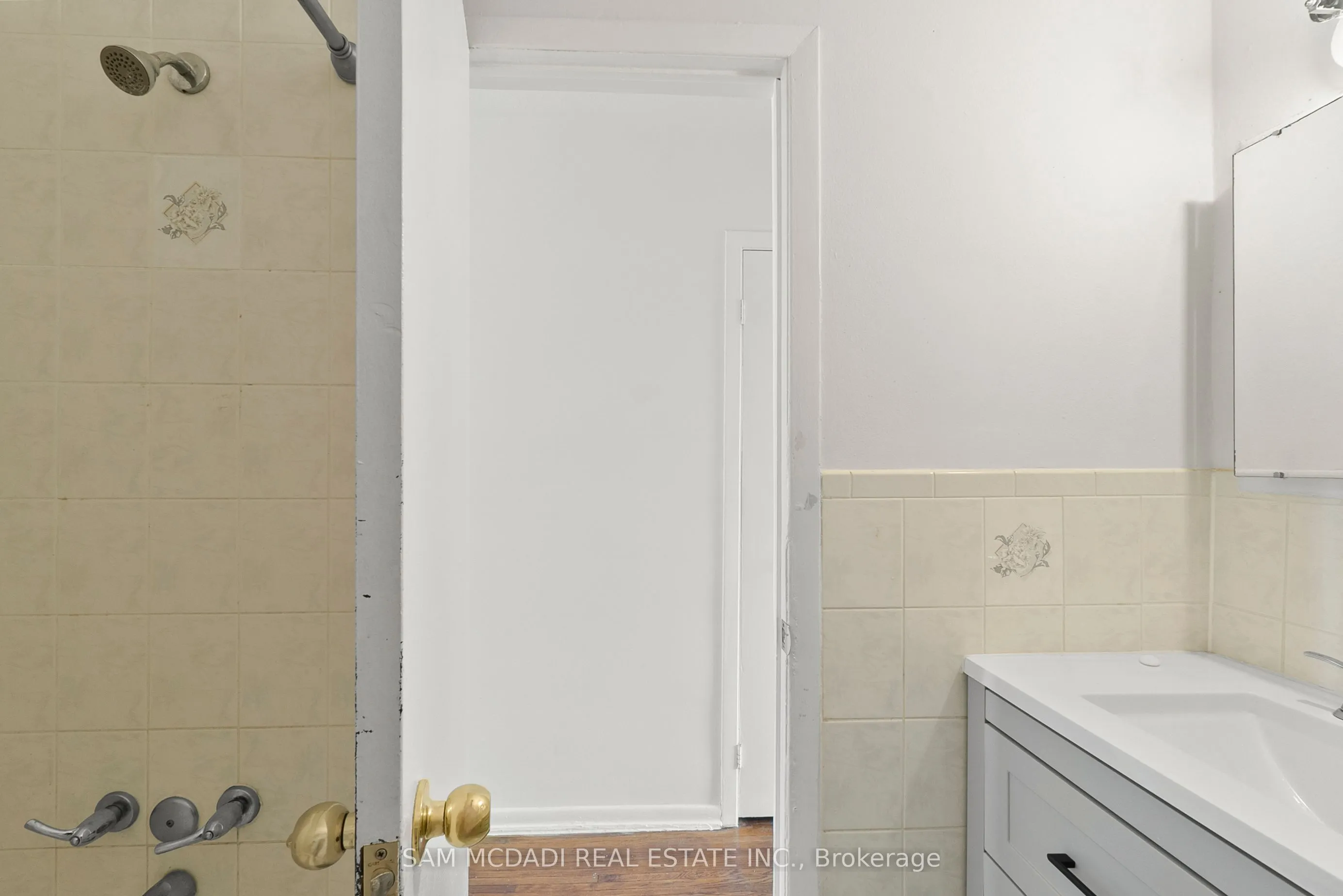 1026 burnhamthorpe Road E