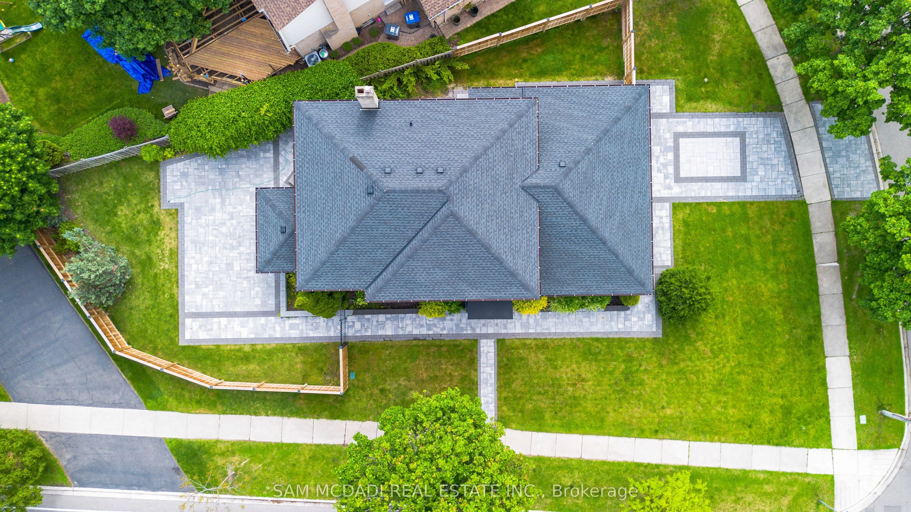 2535 Robin Drive