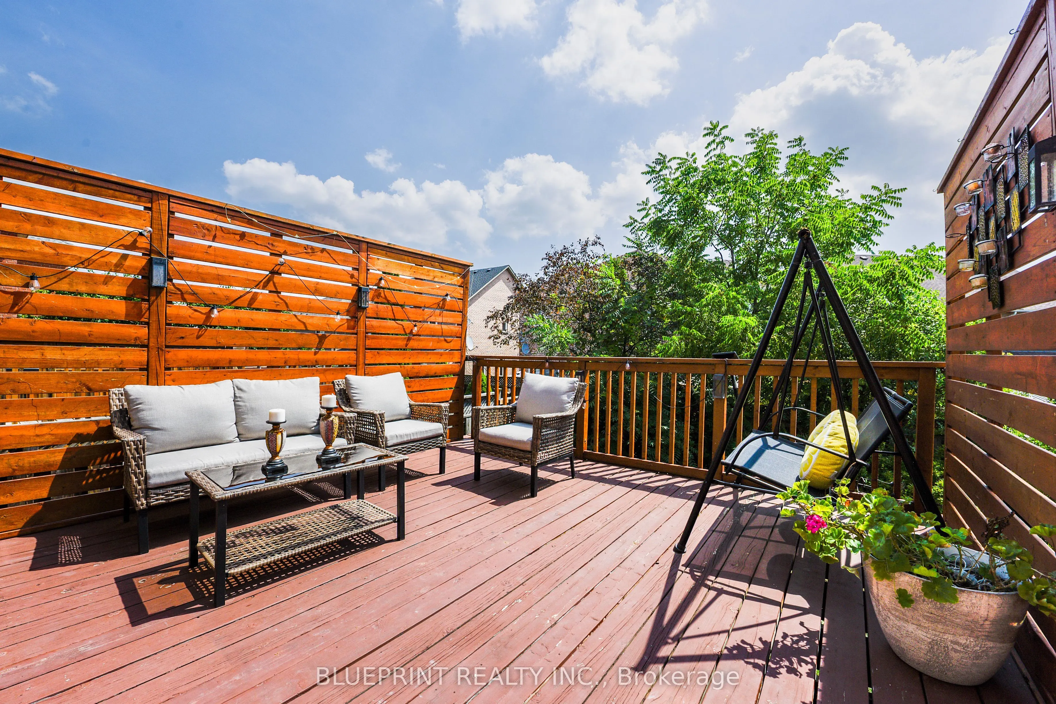 812 Knotty Pine Grove