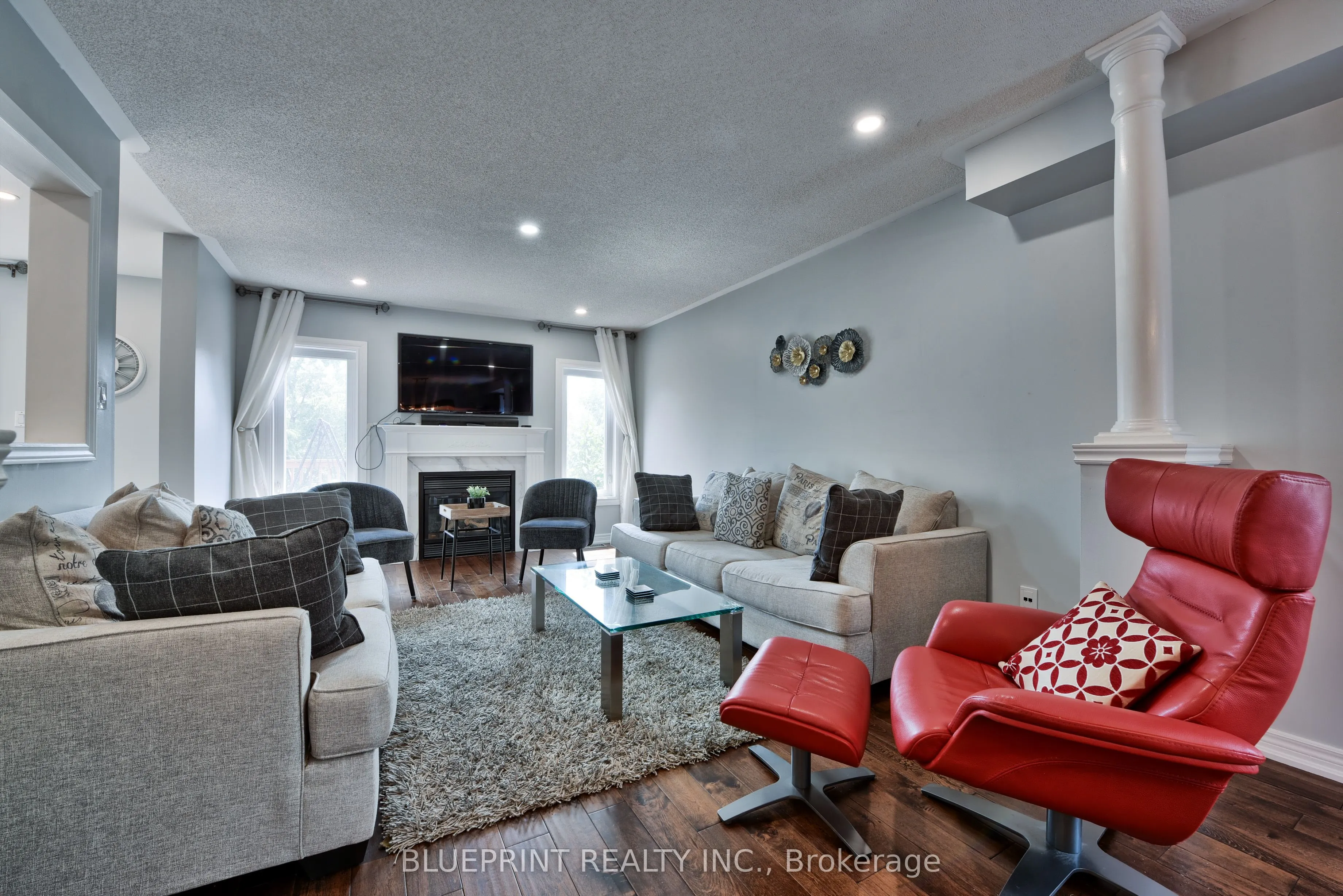 812 Knotty Pine Grove