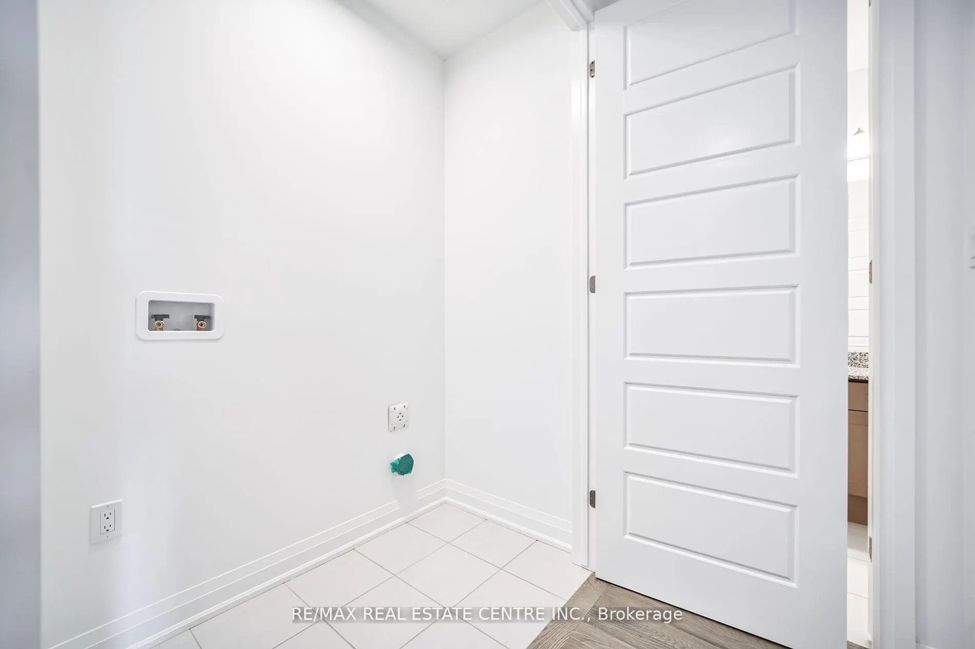 1292 Aymond Crescent