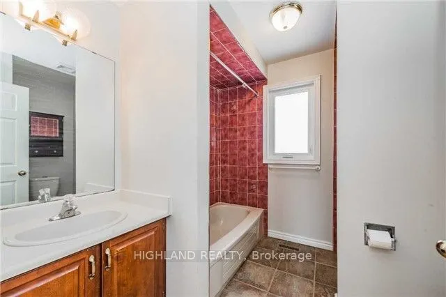 1246 Heathfield Crescent