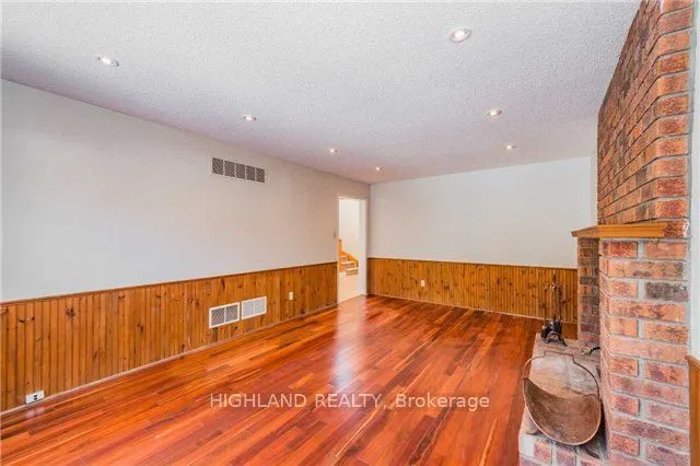 1246 Heathfield Crescent