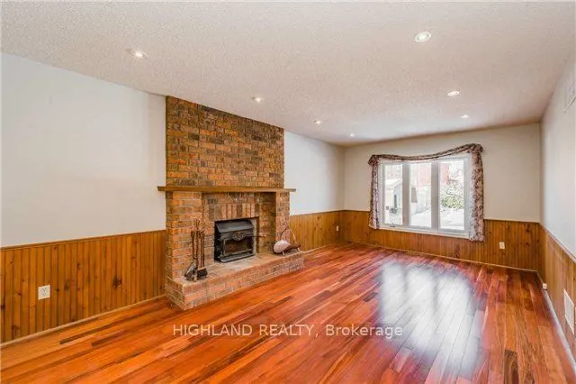 1246 Heathfield Crescent