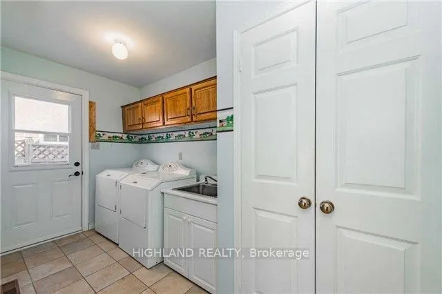 1246 Heathfield Crescent