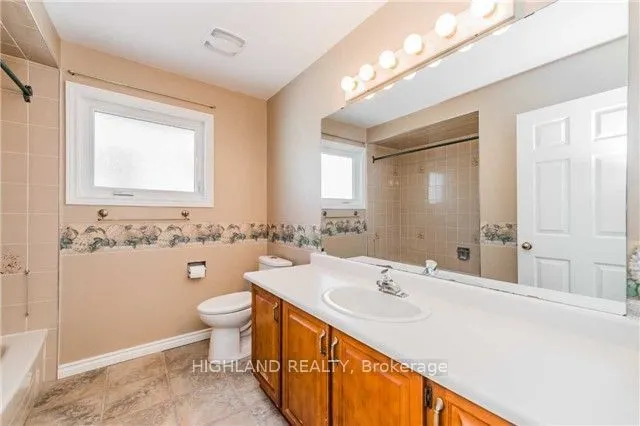 1246 Heathfield Crescent