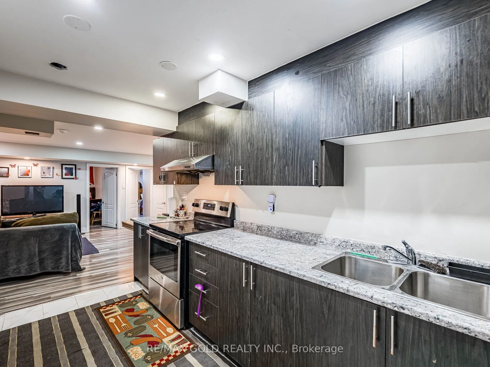6 Feeder Street
