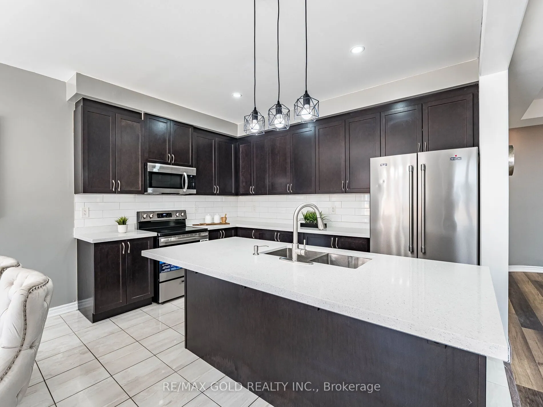 6 Feeder Street