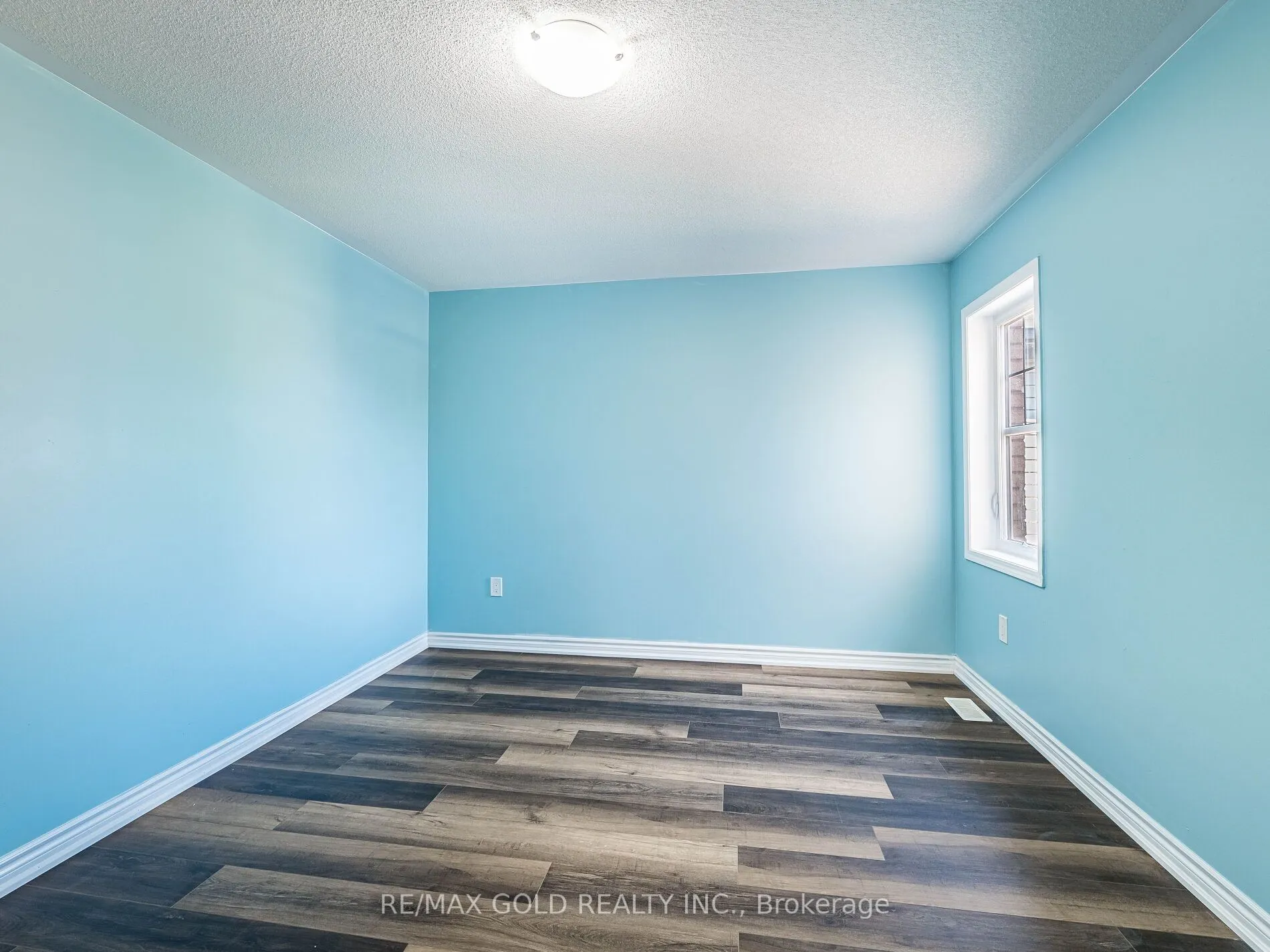 6 Feeder Street