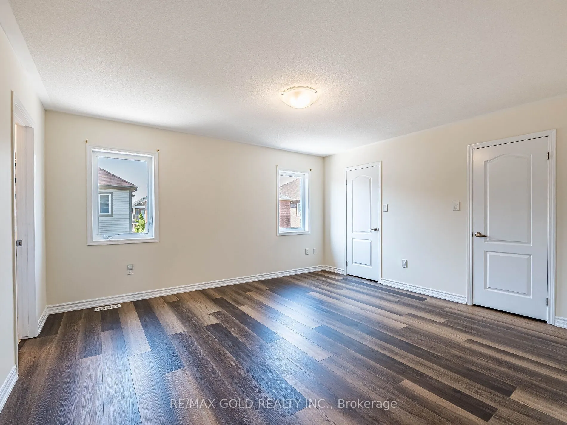 6 Feeder Street