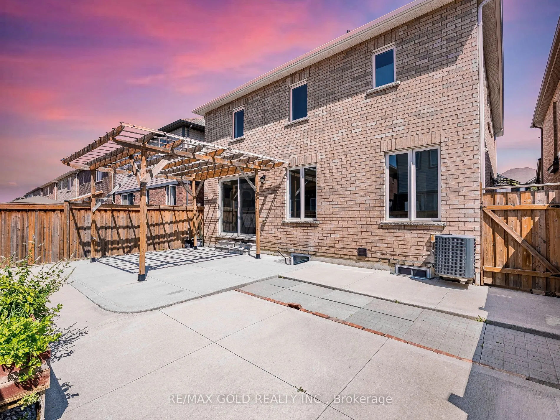 6 Feeder Street