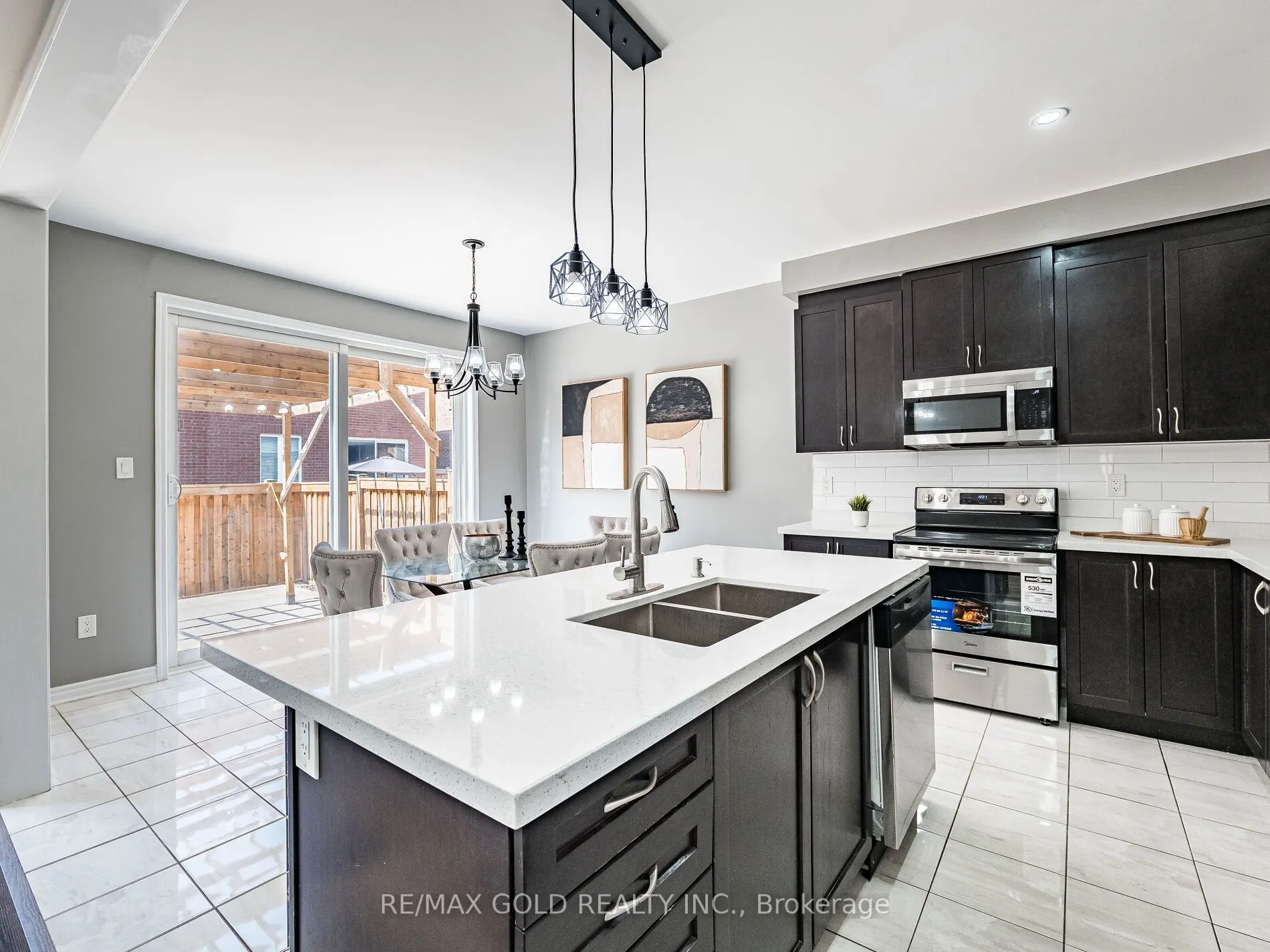 6 Feeder Street
