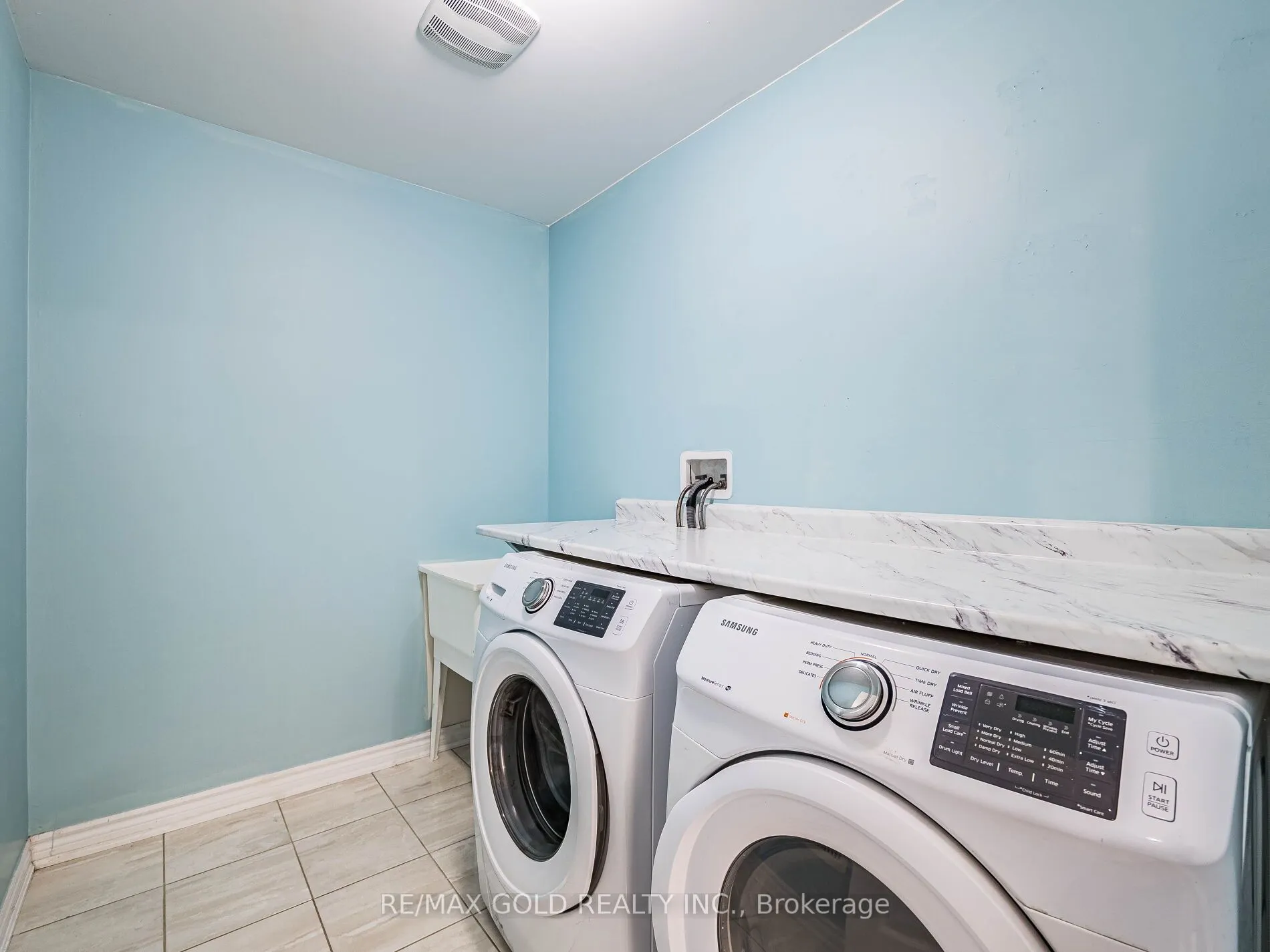 6 Feeder Street
