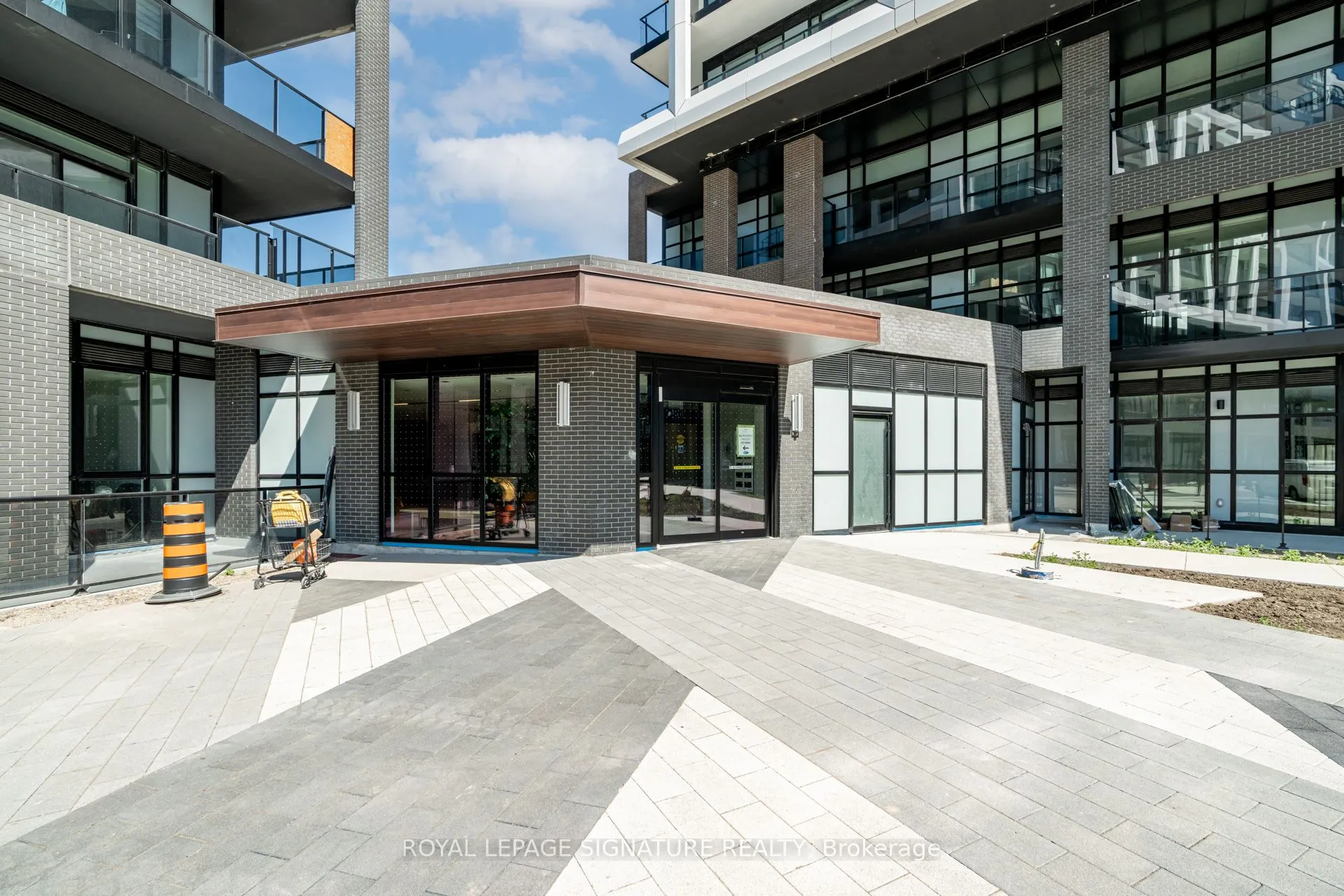 60 George Butchart Drive, #322
