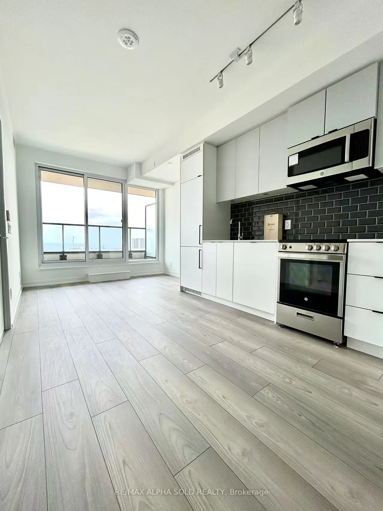 1182 King Street W, #912