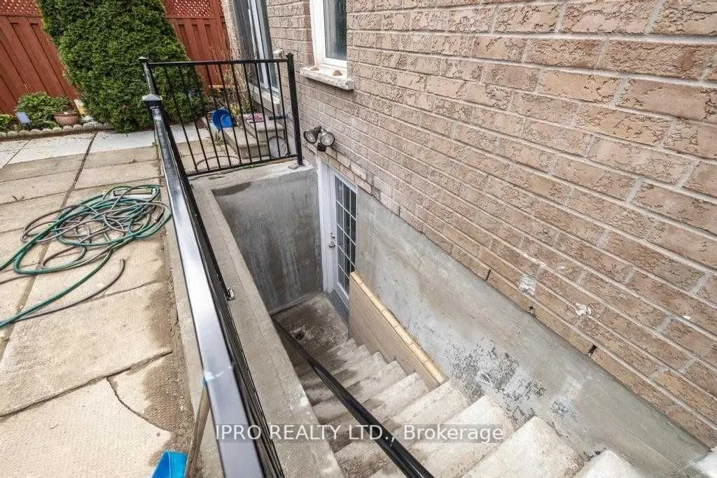 1070 Galesway Boulevard, #BSMNT