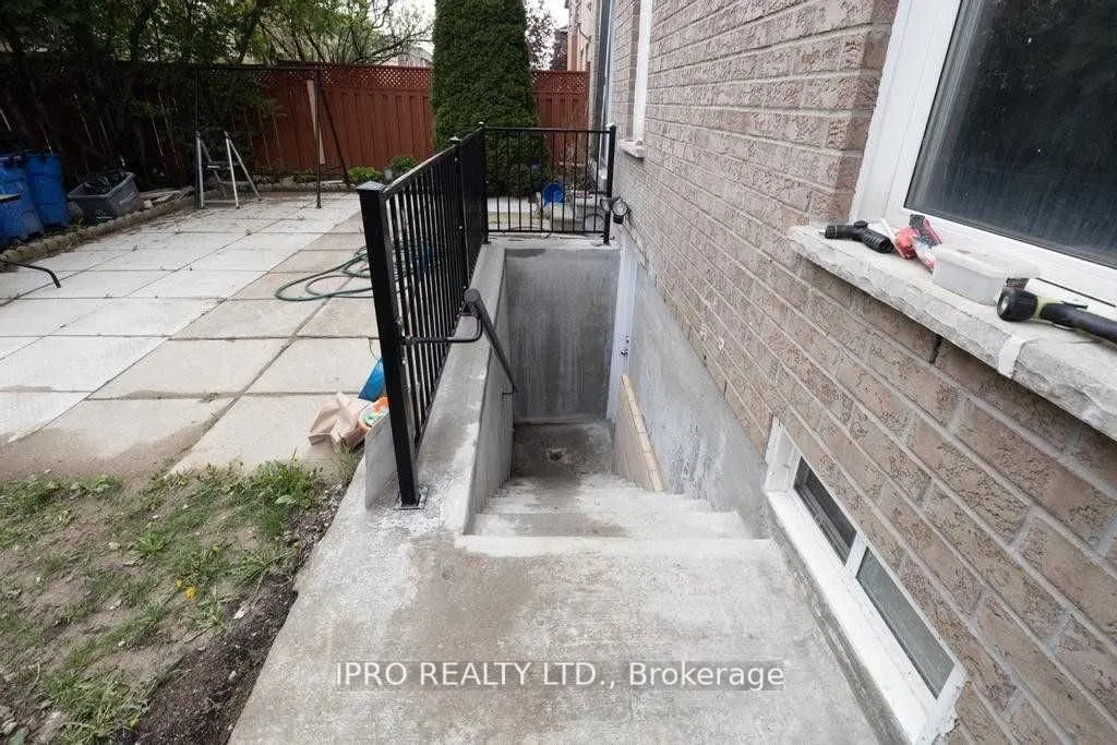 1070 Galesway Boulevard, #BSMNT