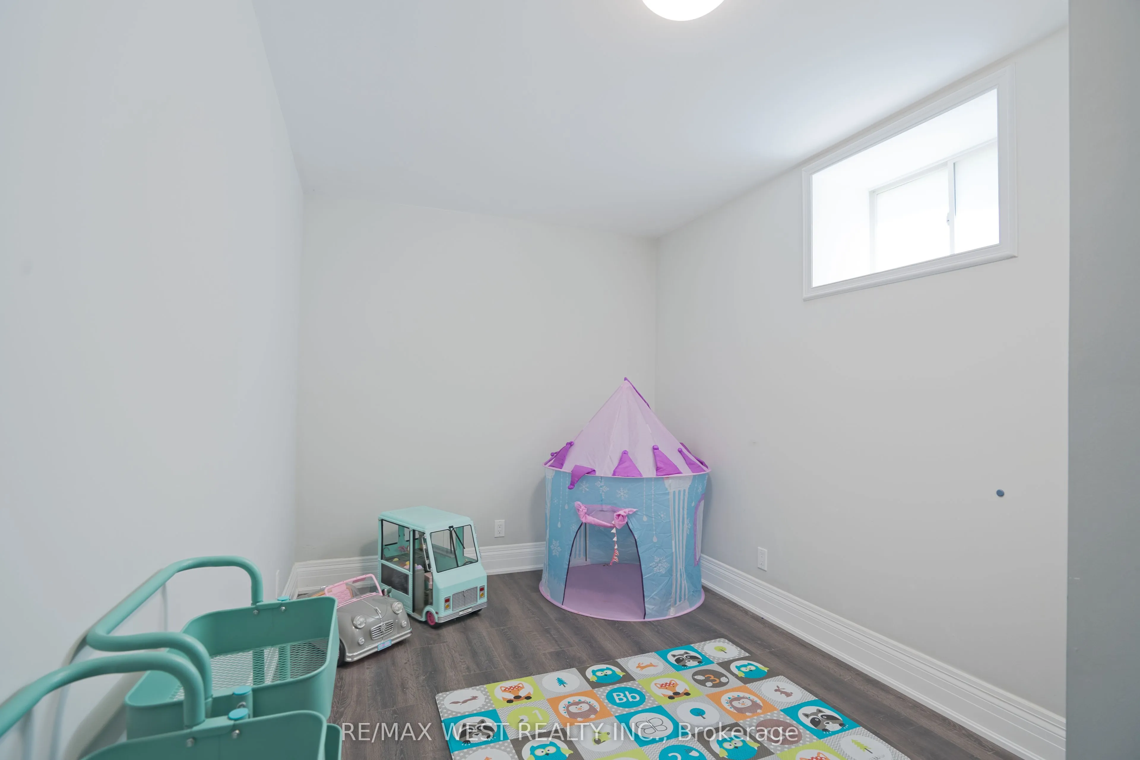4 Elmview Court