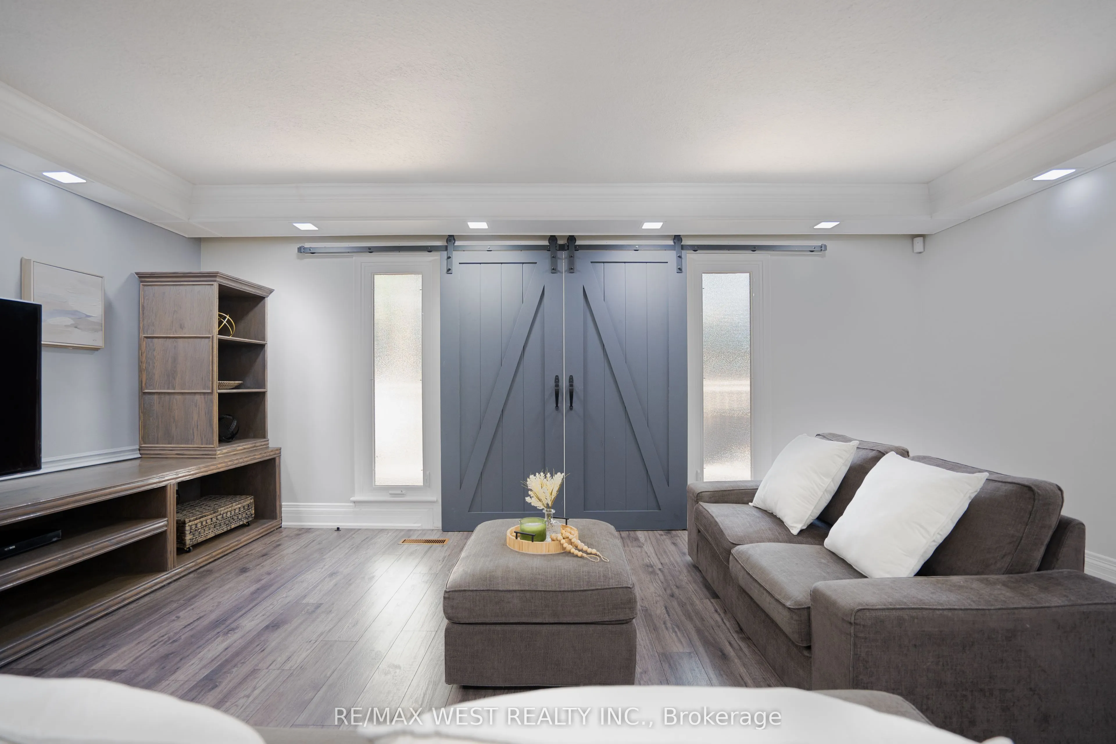 4 Elmview Court
