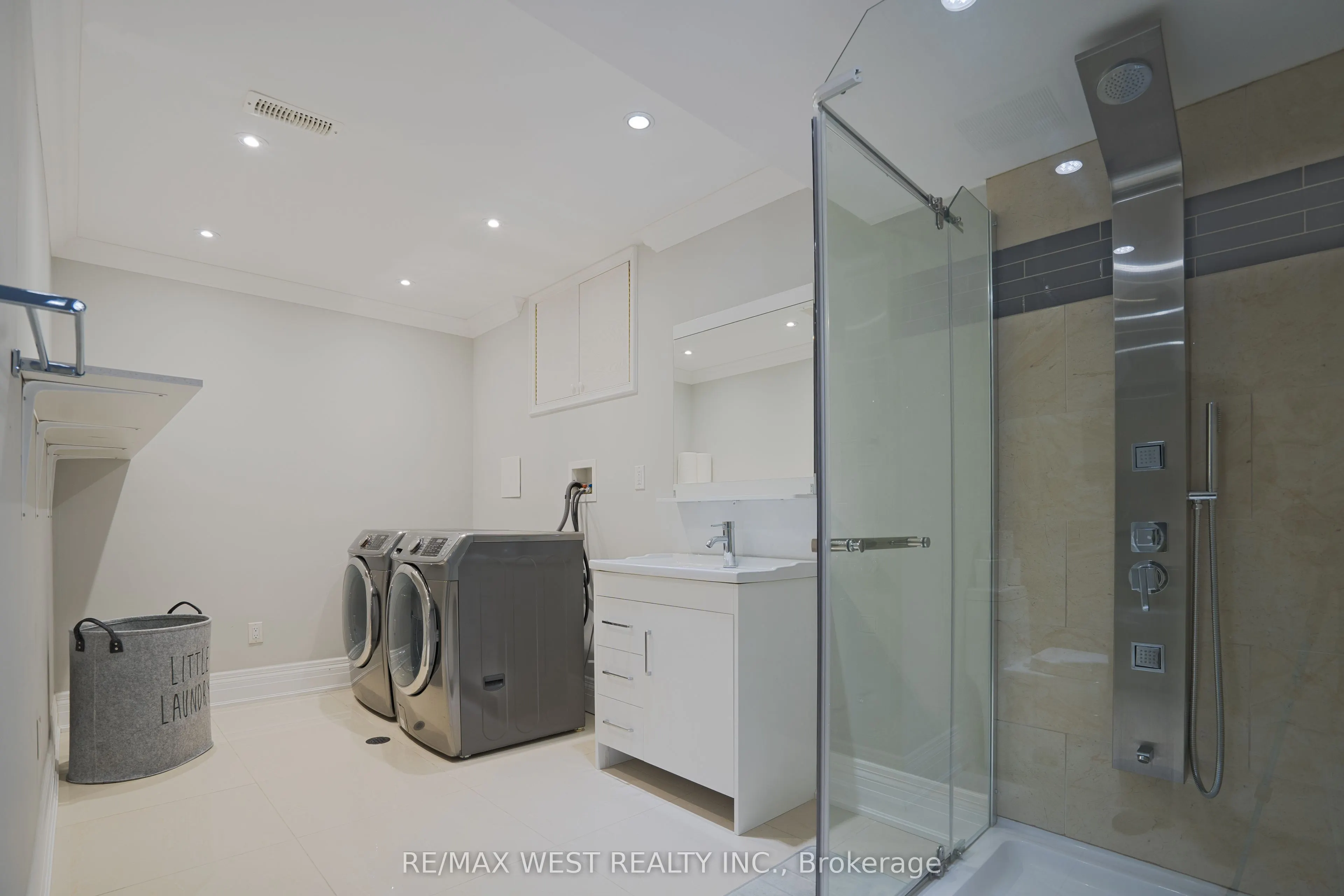 4 Elmview Court