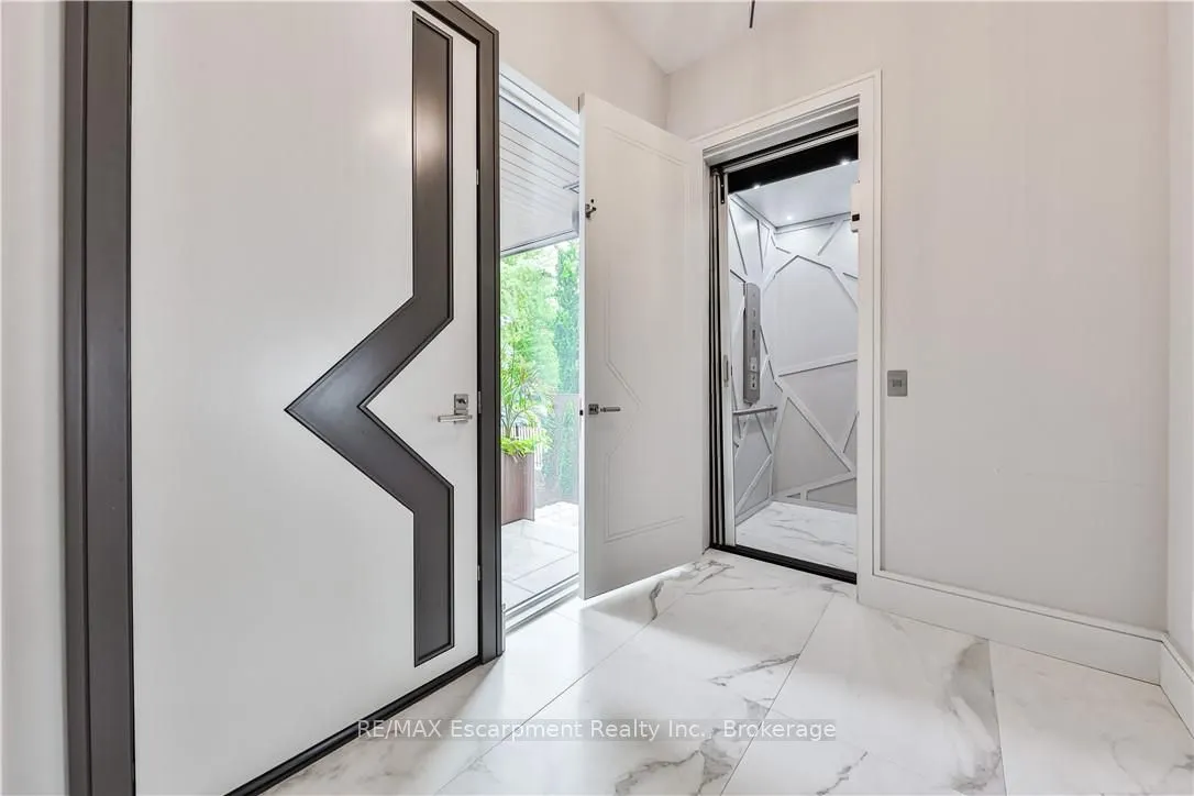 2250 Chancery Lane W