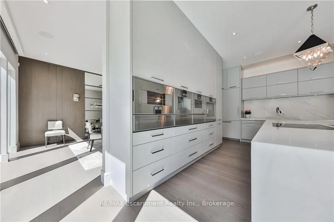 2250 Chancery Lane W
