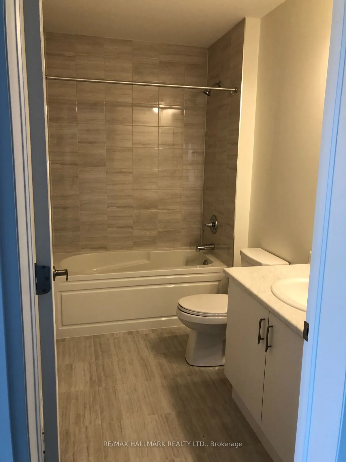 128 Grovewood Common, #110